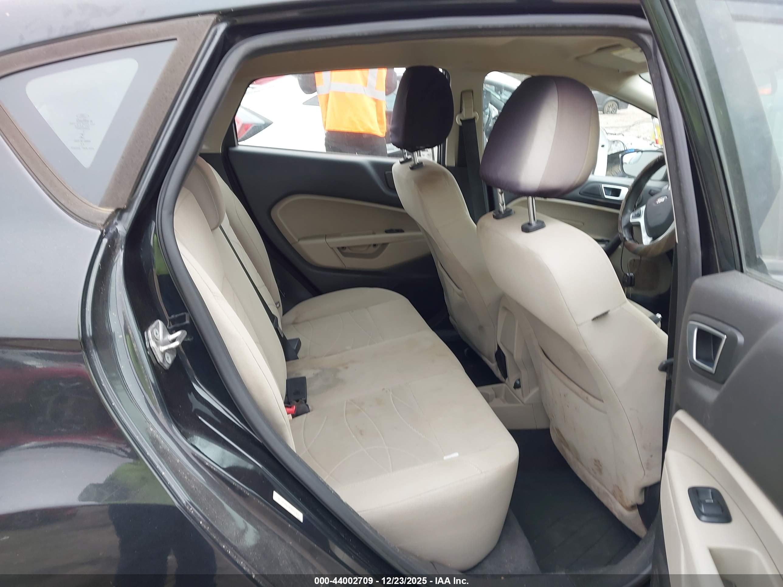 FORD FIESTA image 8