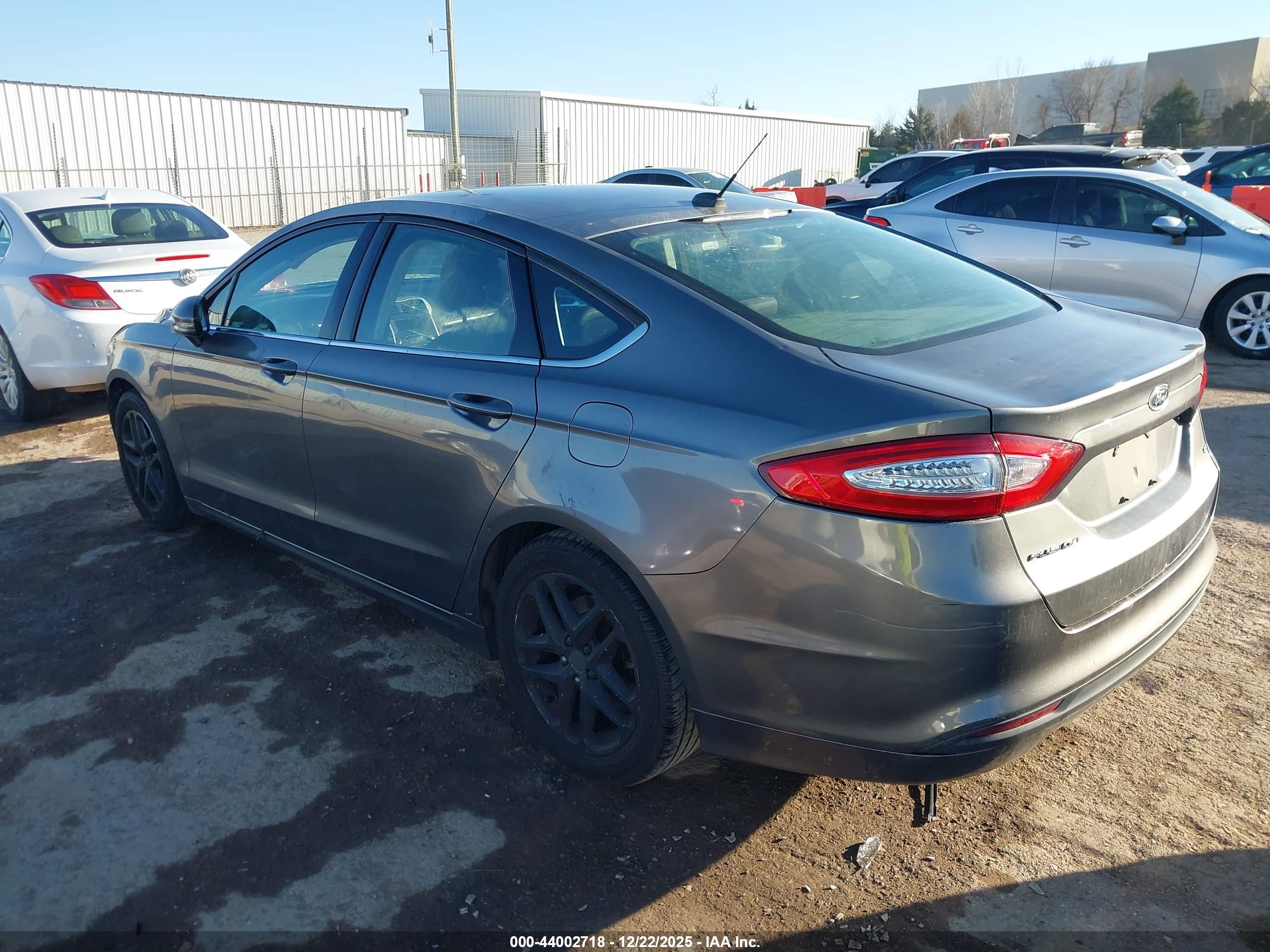 FORD FUSION image 3