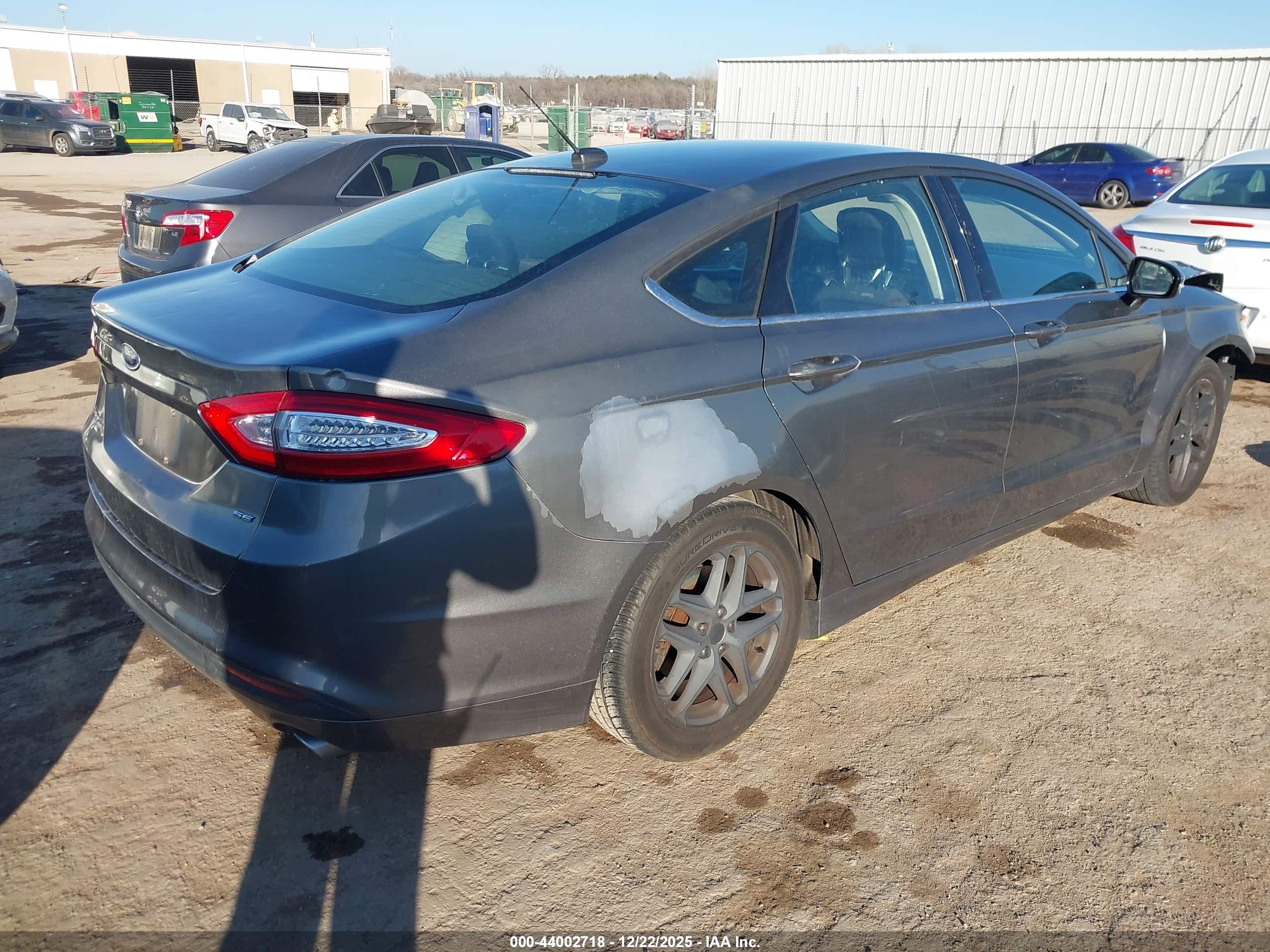 FORD FUSION image 4