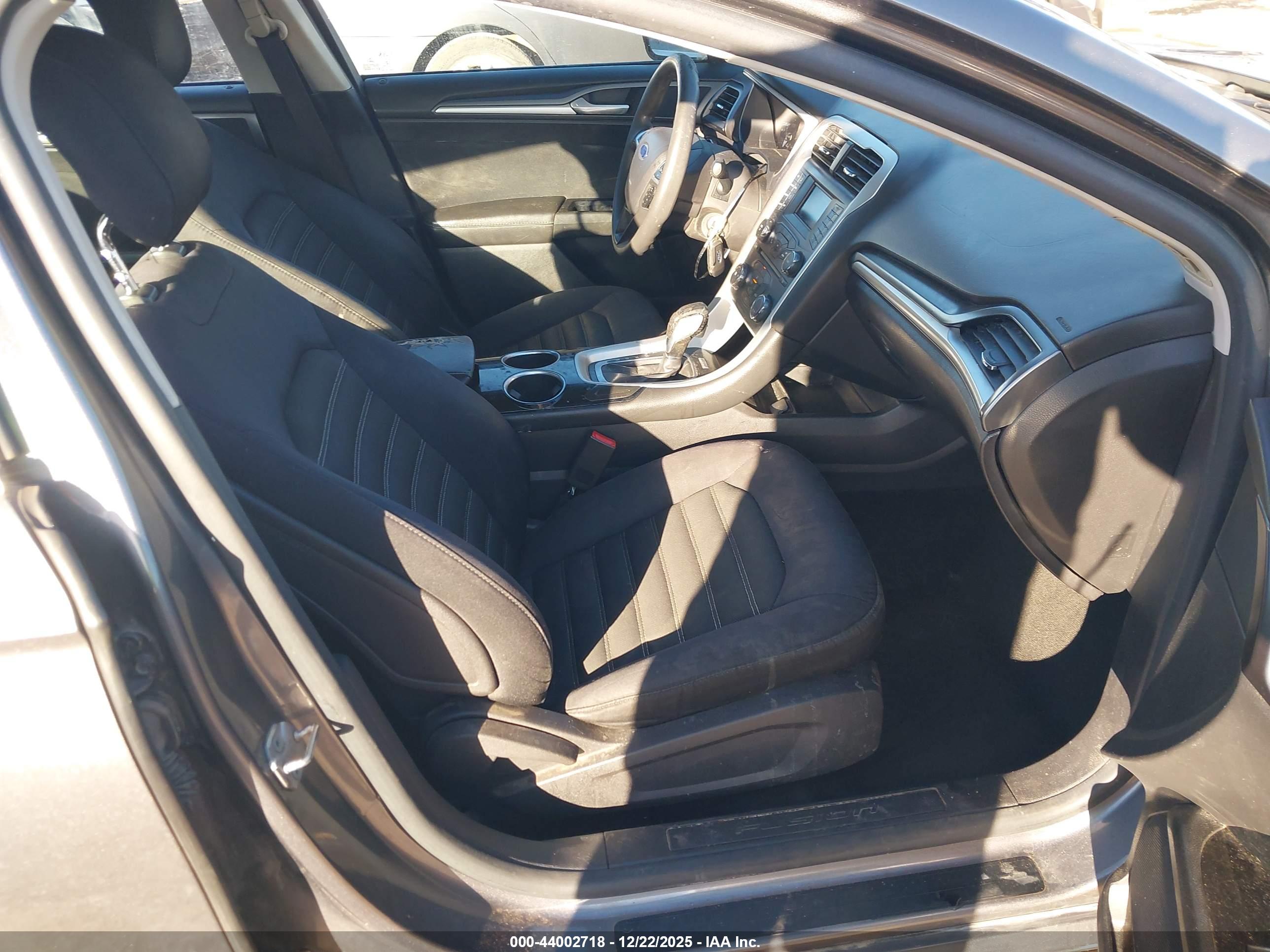 FORD FUSION image 5