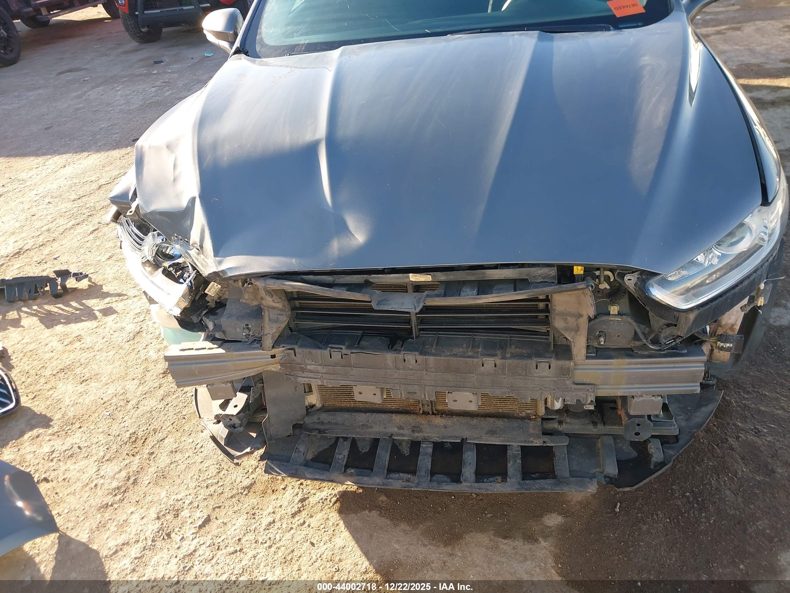 FORD FUSION image 6