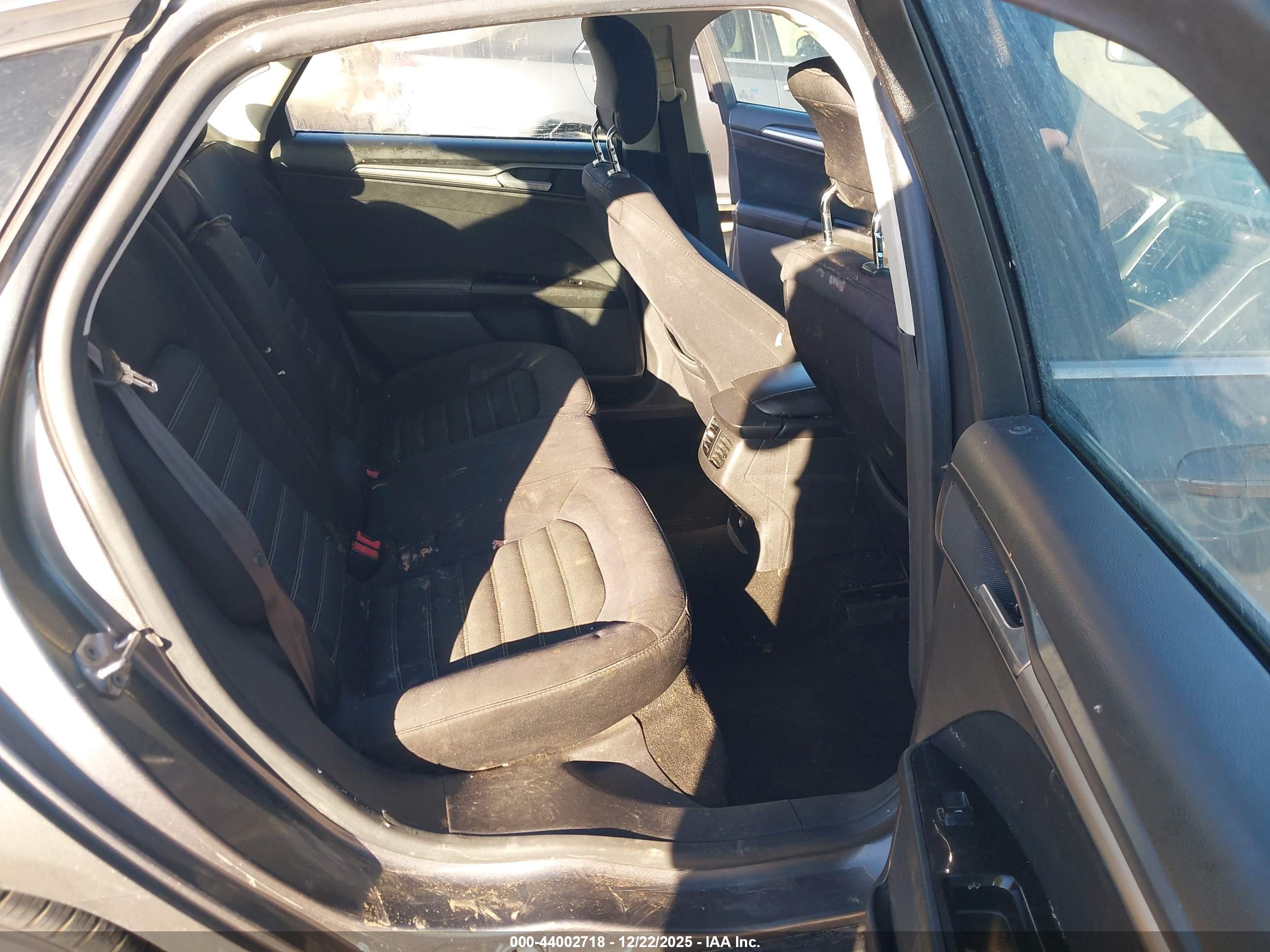 FORD FUSION image 8