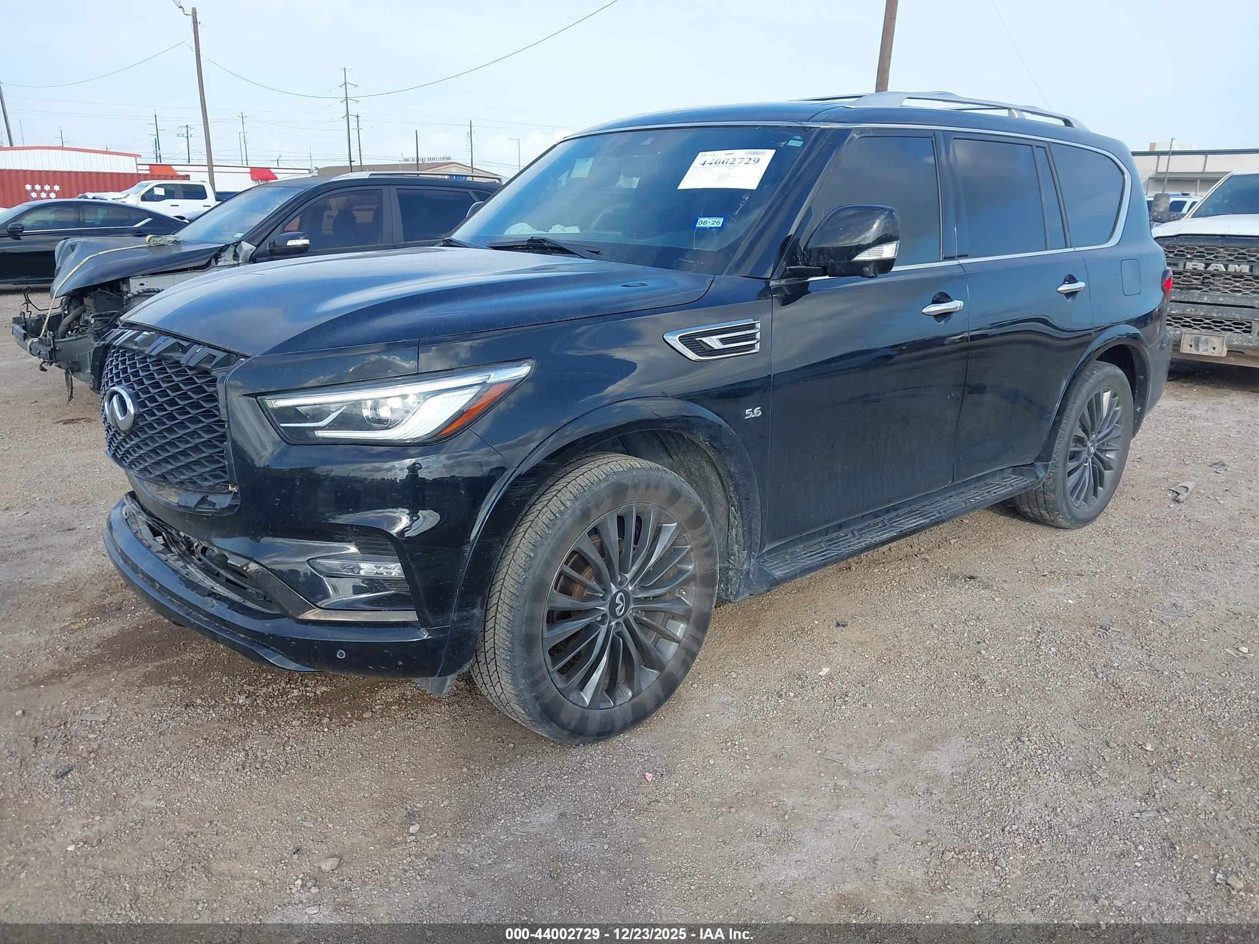 INFINITI QX80 image 2
