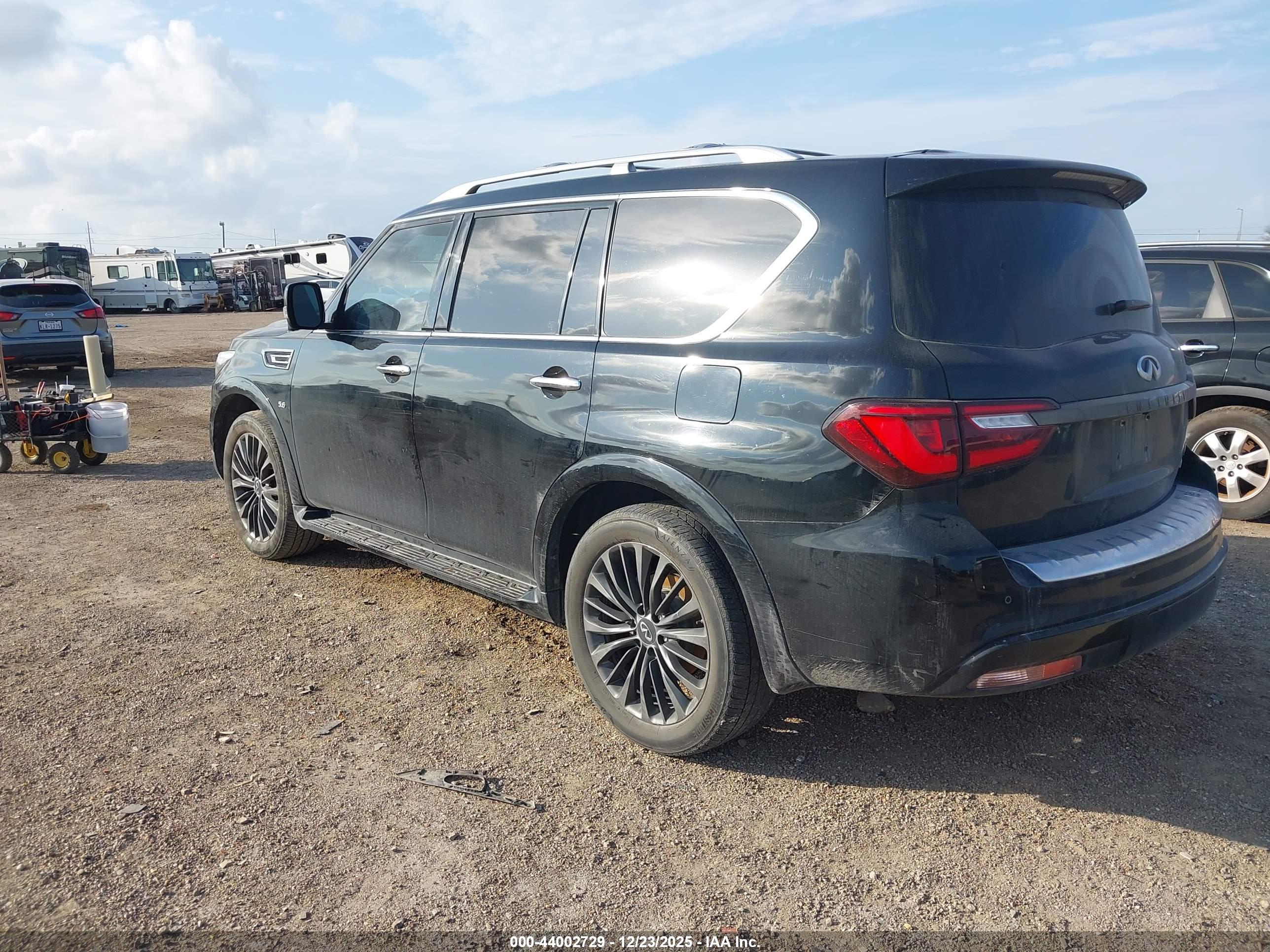 INFINITI QX80 image 3