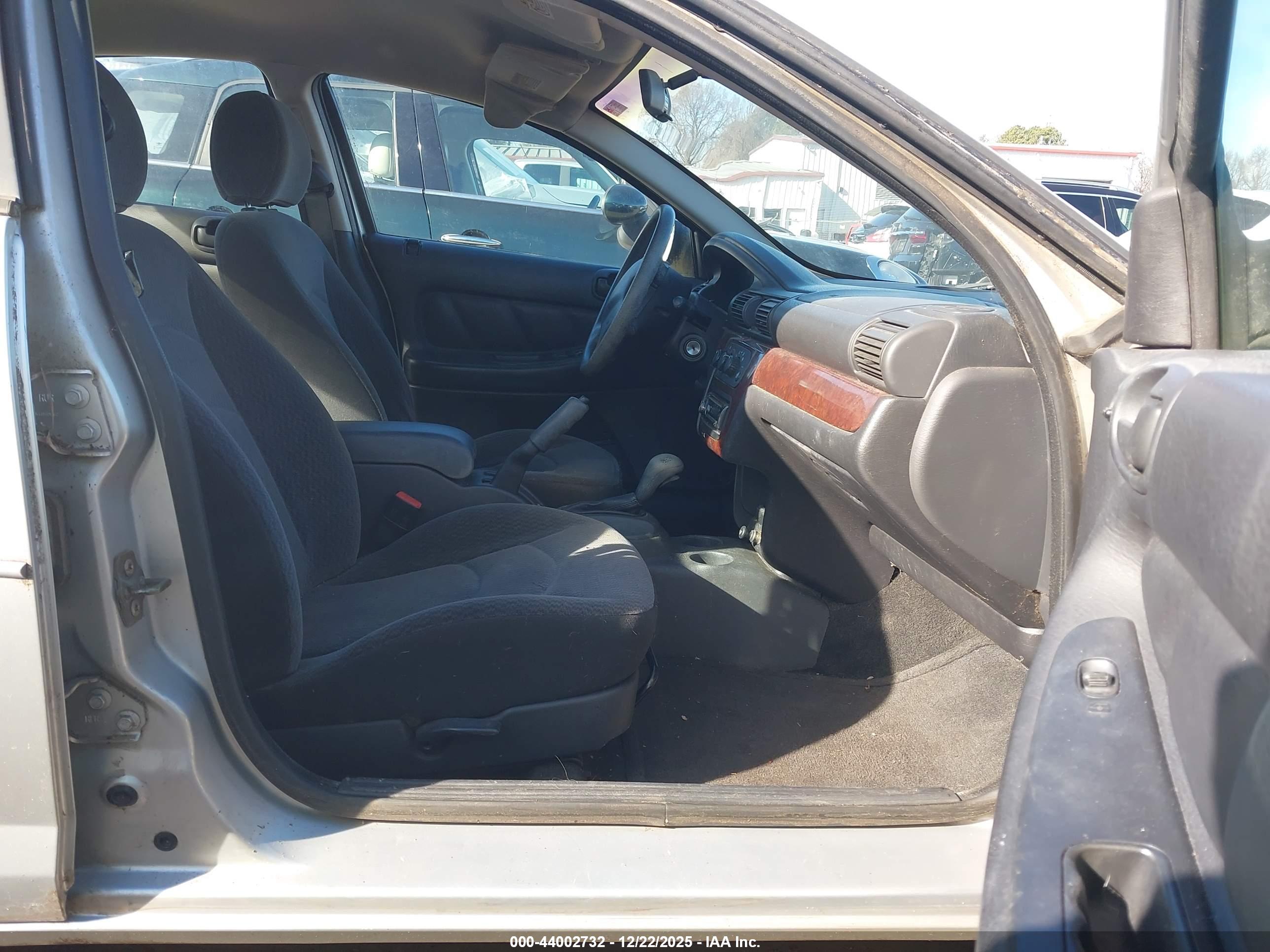 DODGE STRATUS image 5