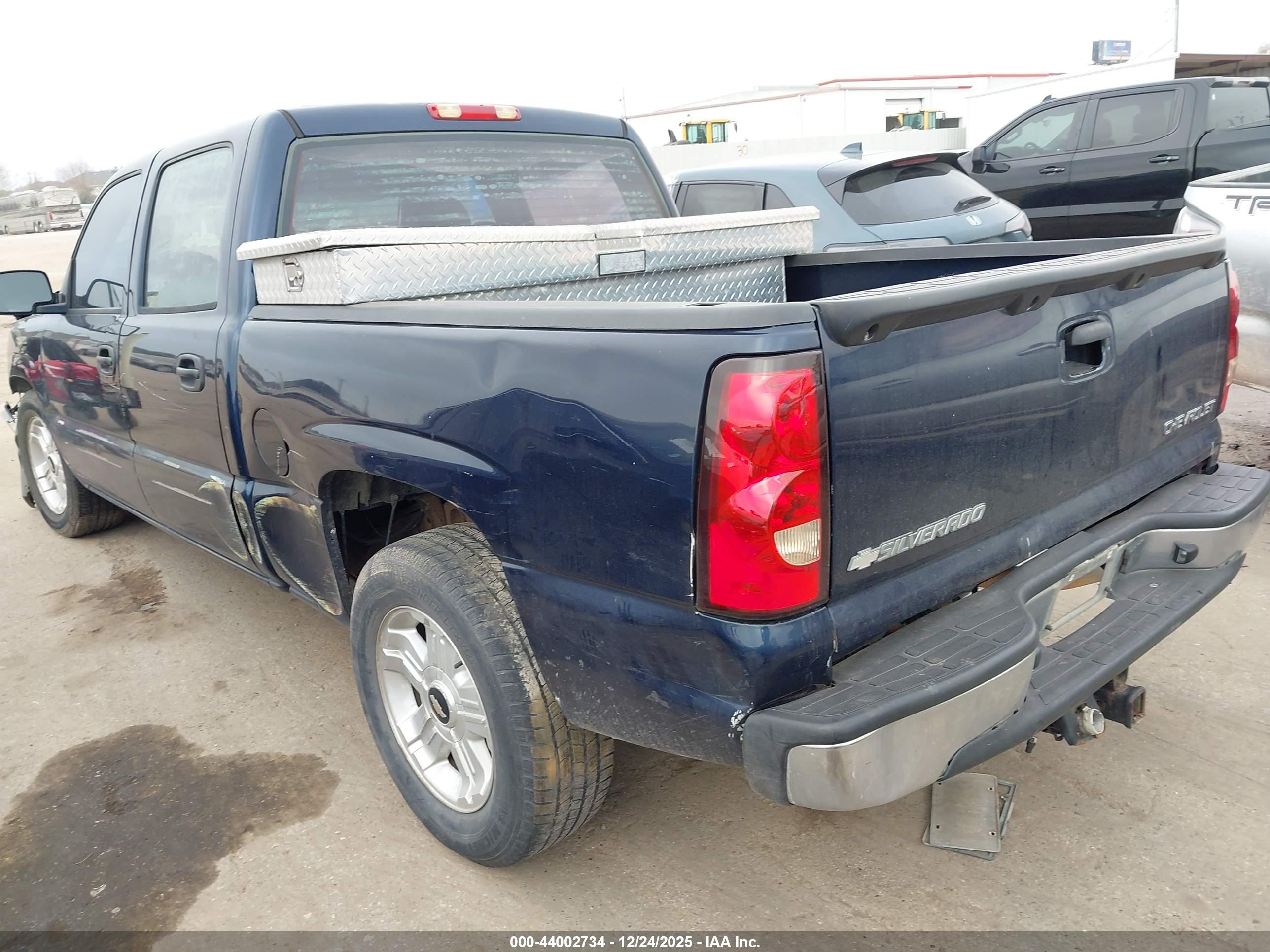 CHEVROLET SILVERADO image 3