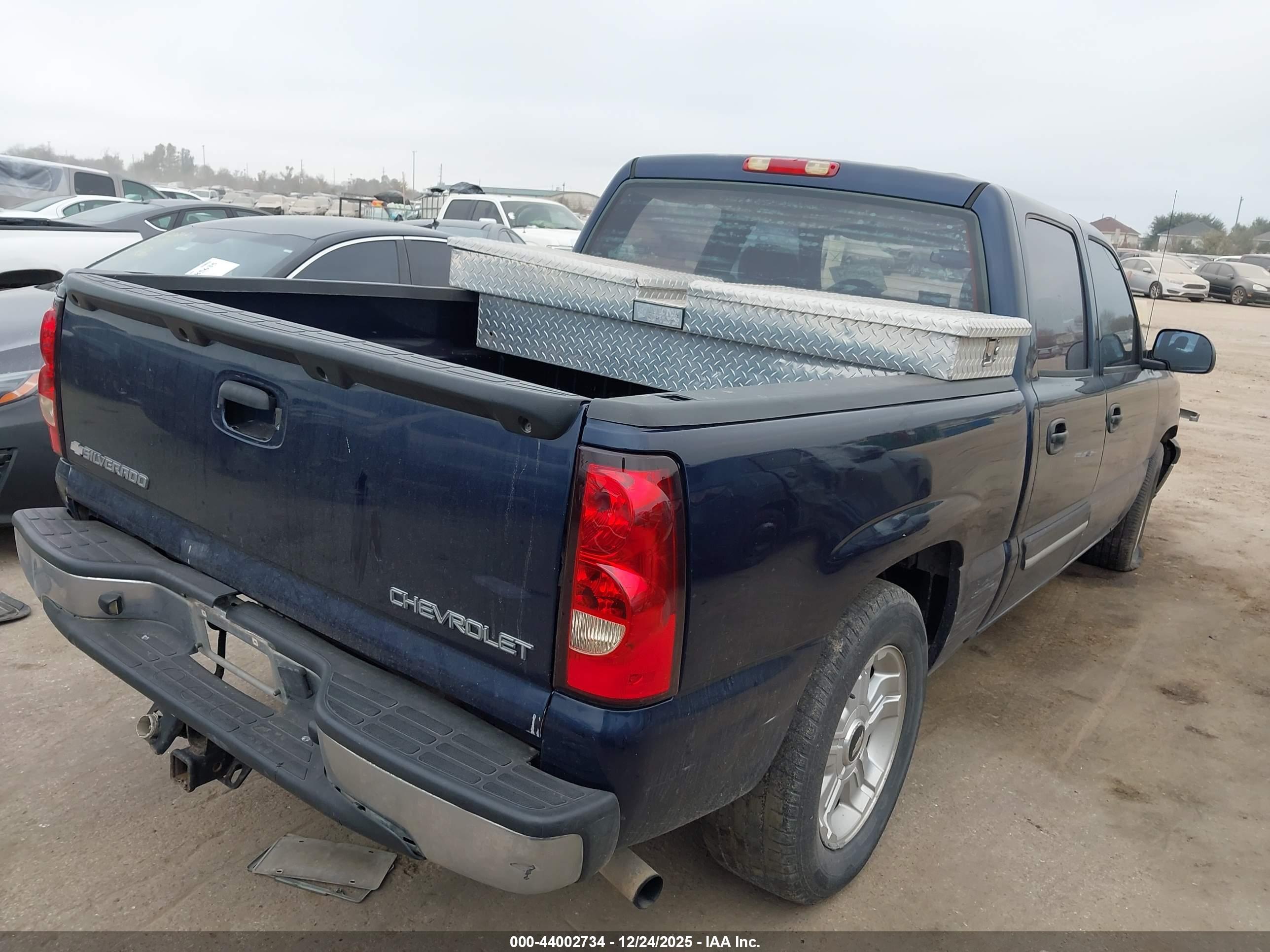 CHEVROLET SILVERADO image 4