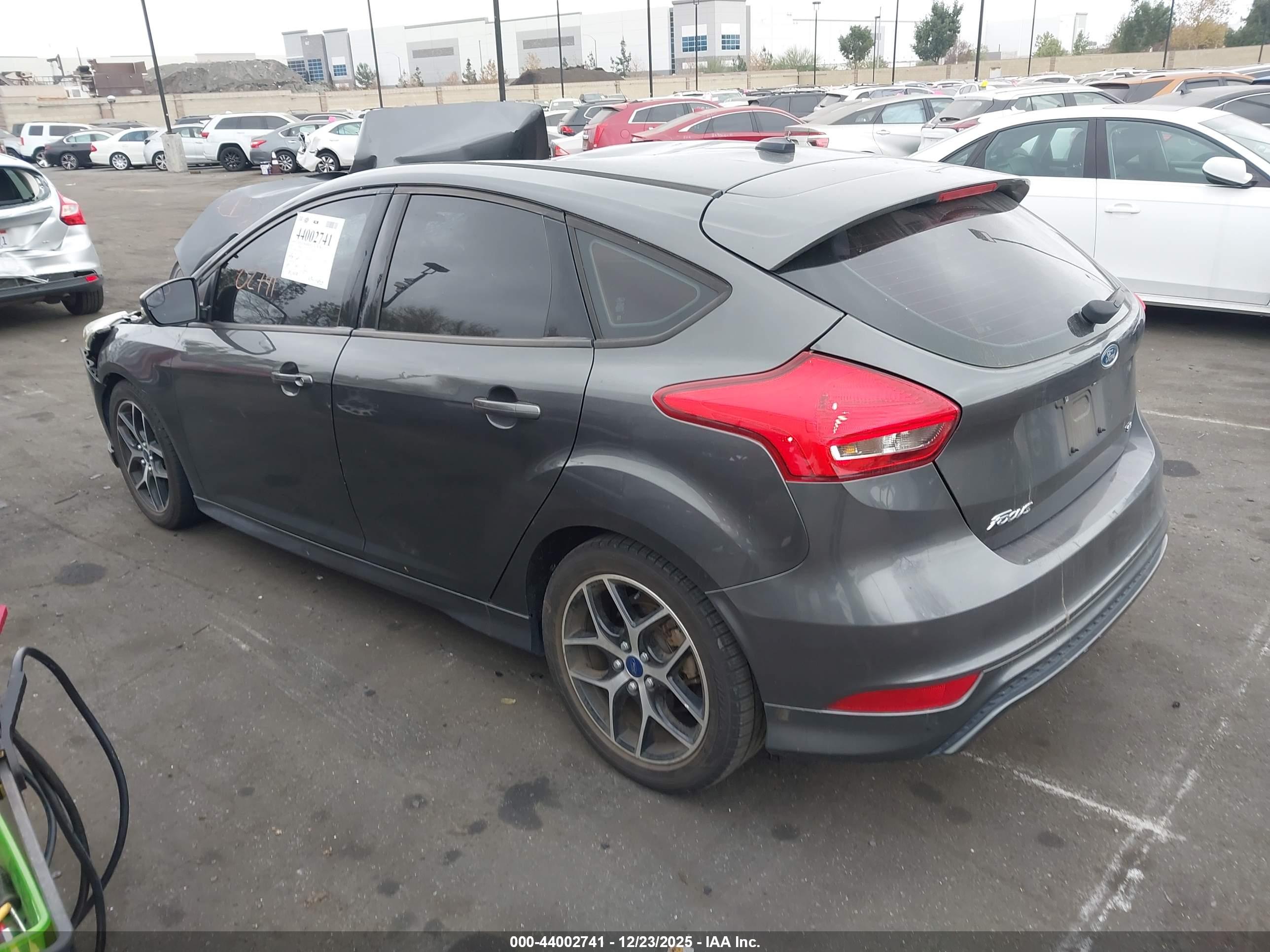 FORD FOCUS image 3