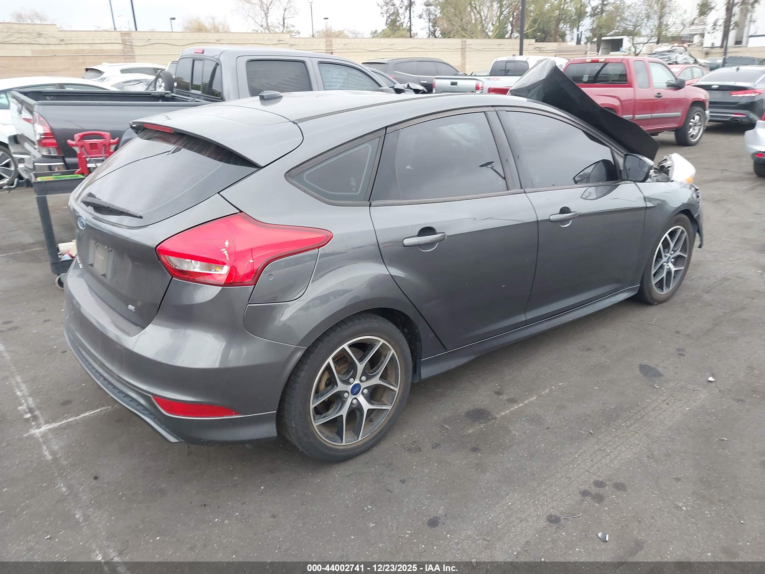 FORD FOCUS image 4