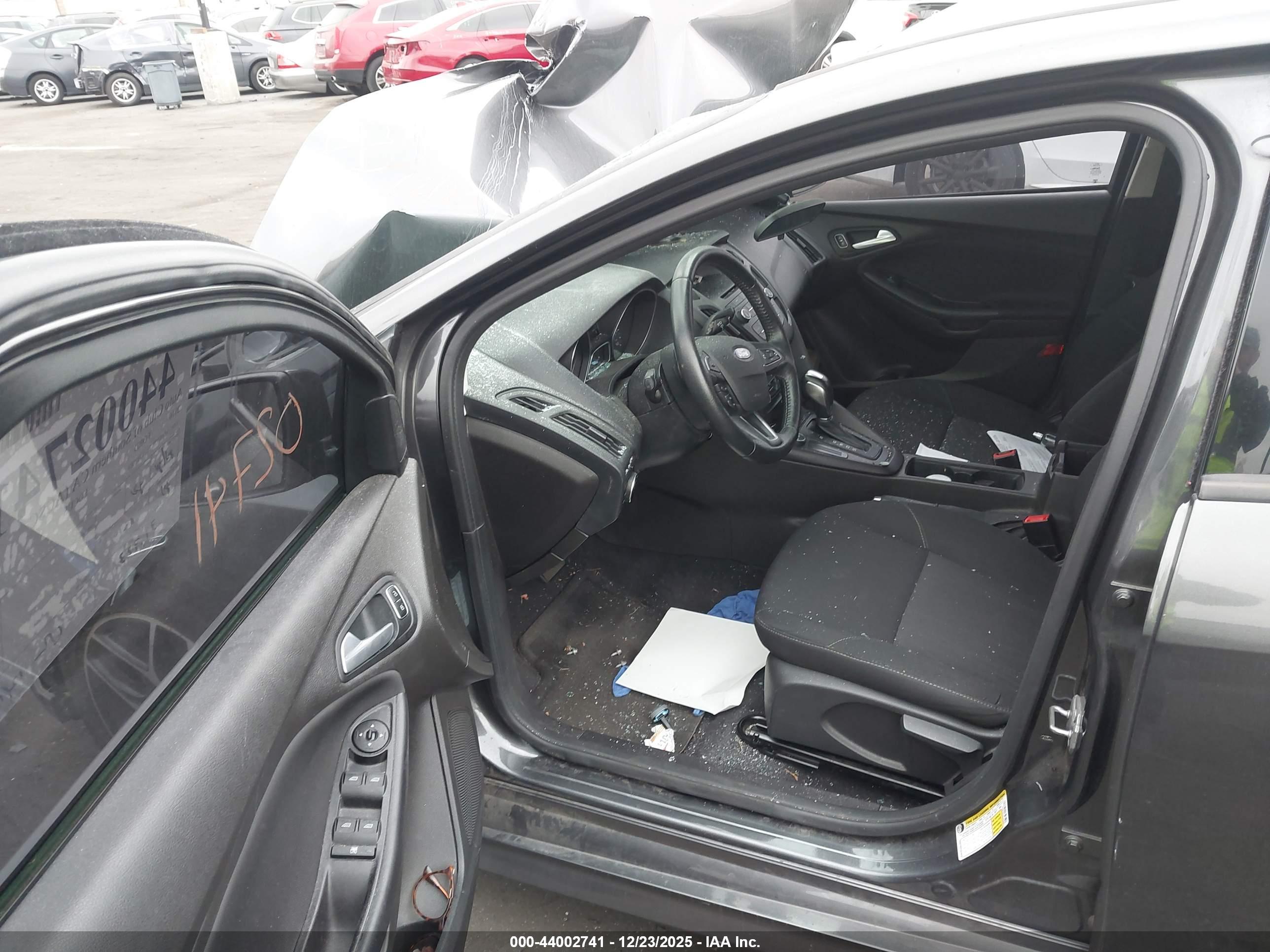 FORD FOCUS image 5