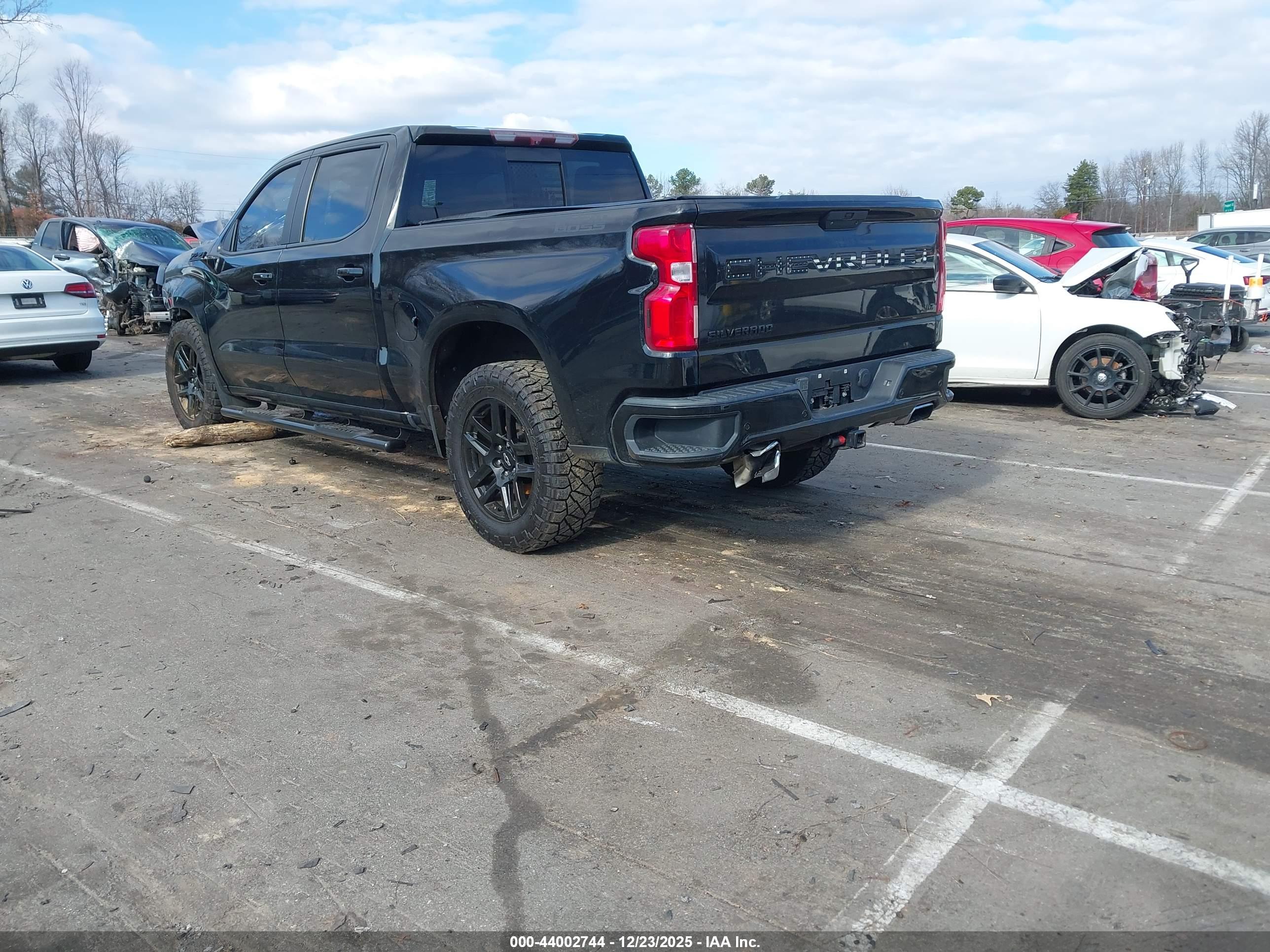 CHEVROLET SILVERADO image 3