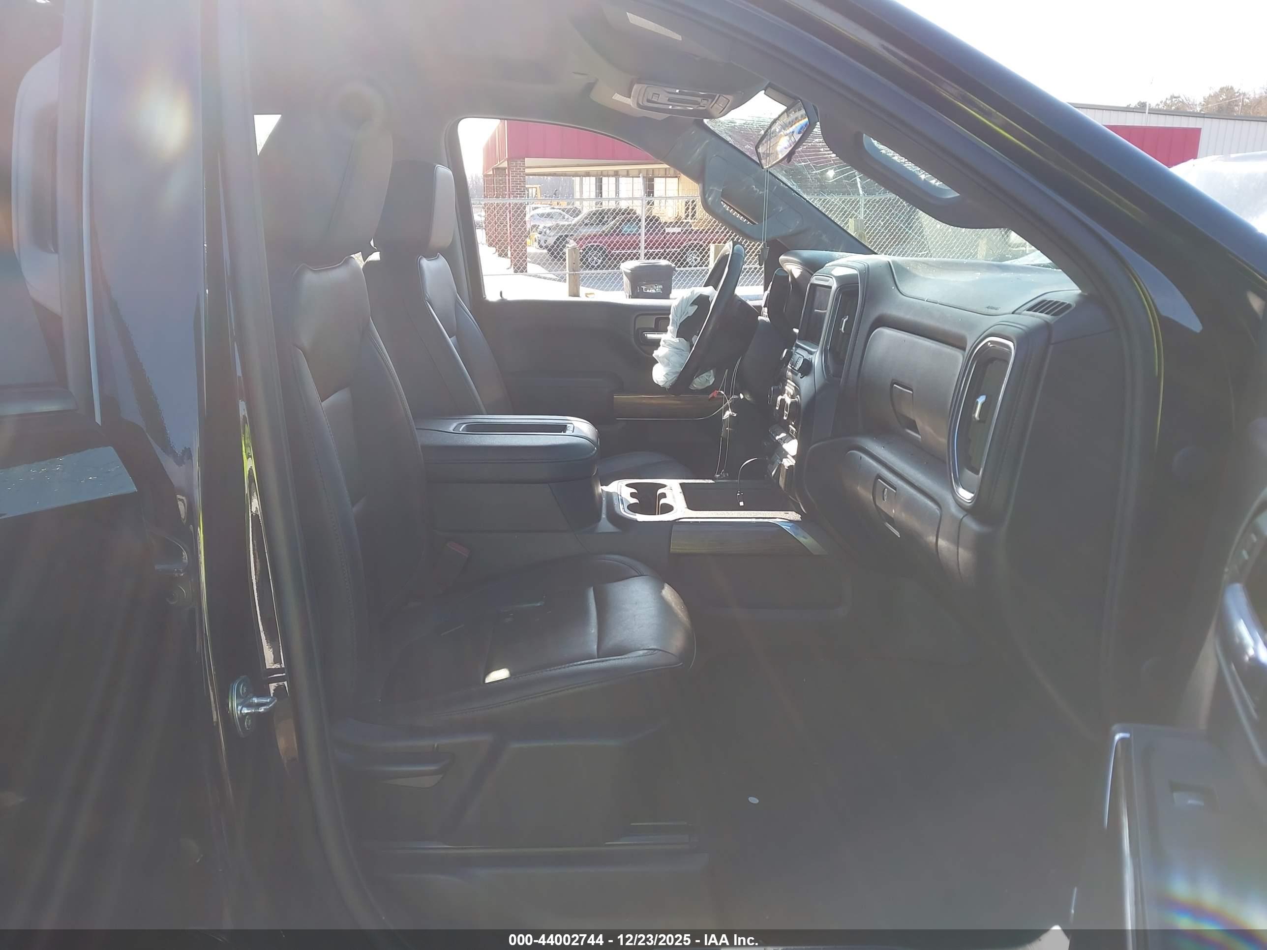 CHEVROLET SILVERADO image 5