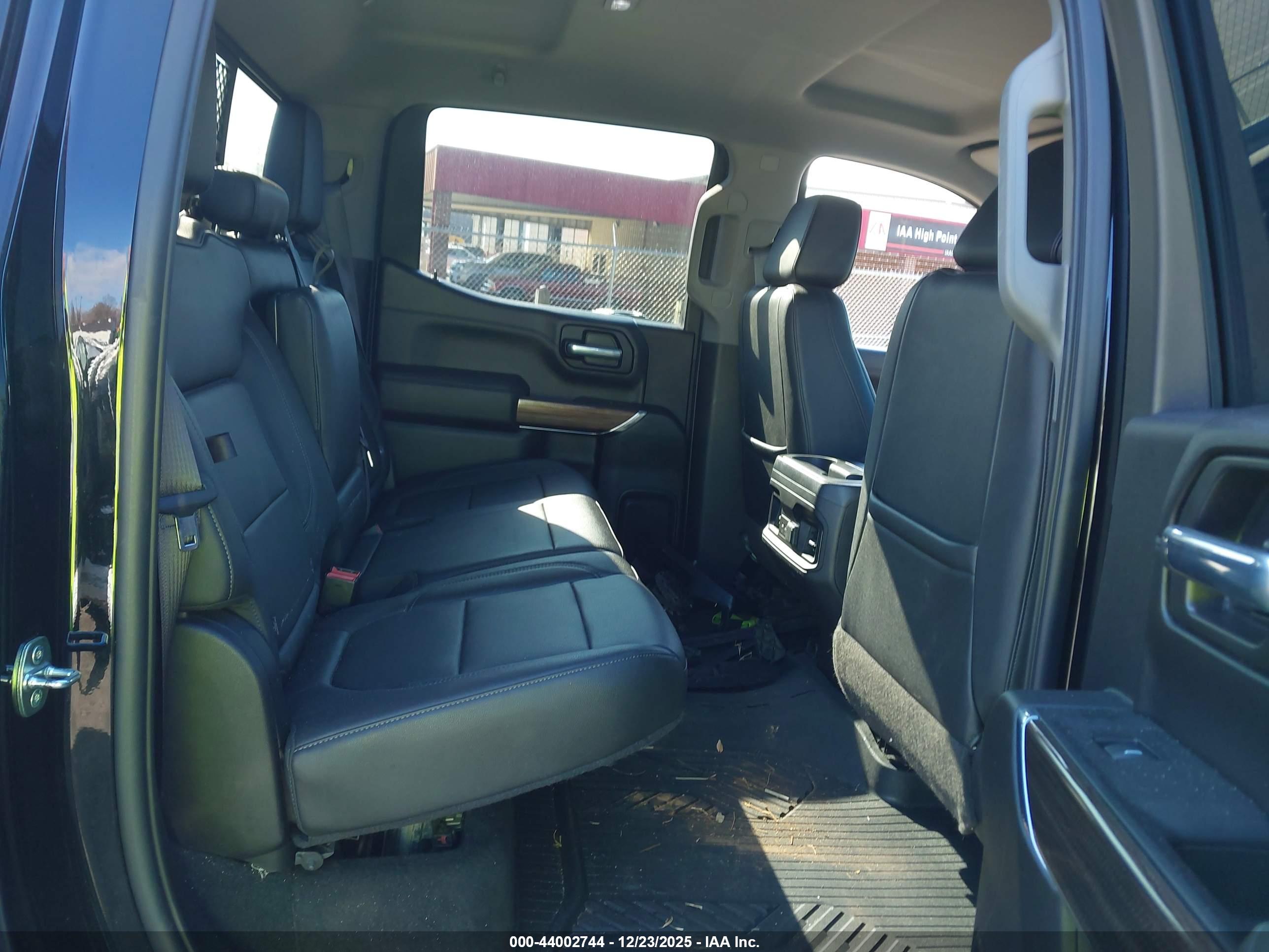 CHEVROLET SILVERADO image 8