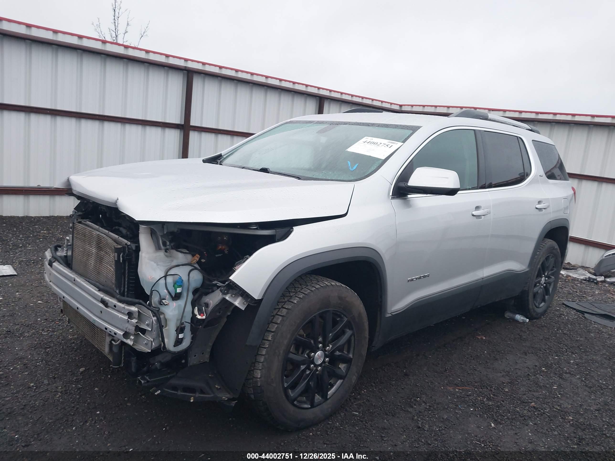 GMC ACADIA image 2