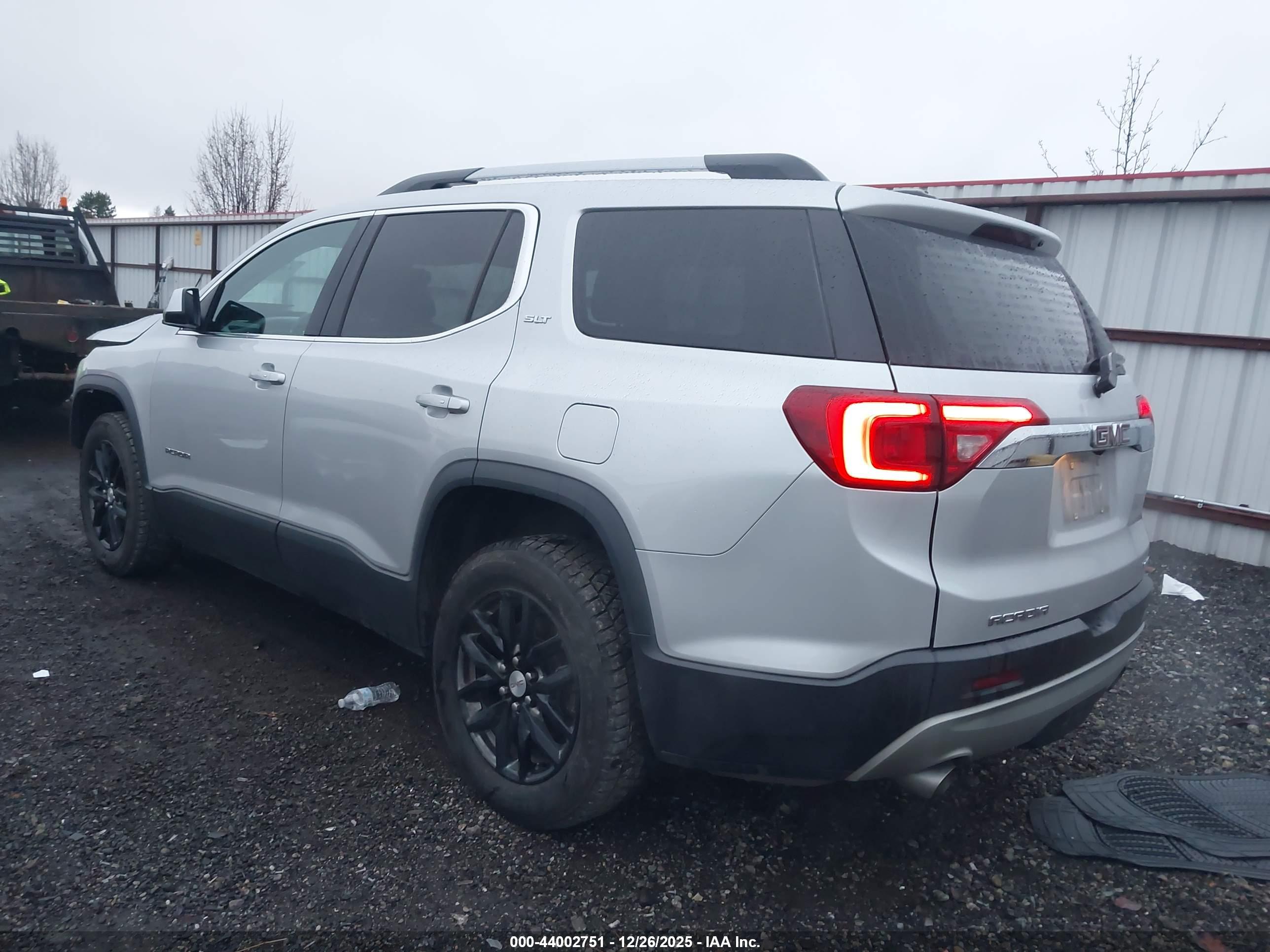 GMC ACADIA image 3
