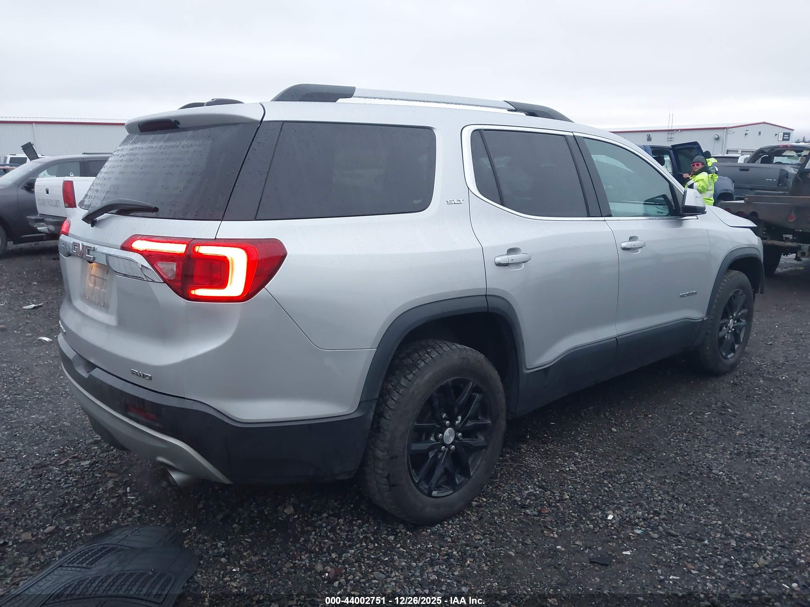 GMC ACADIA image 4