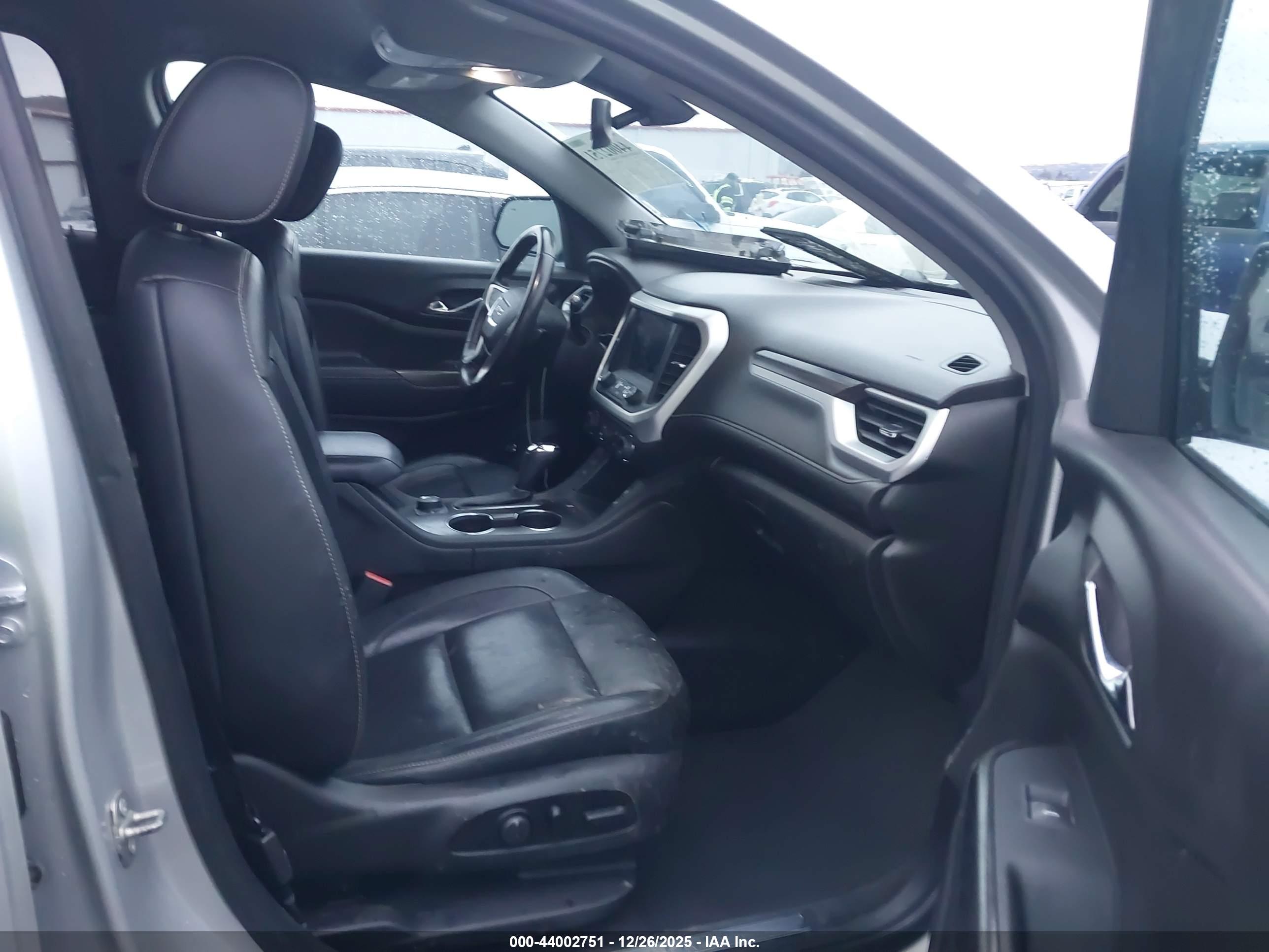 GMC ACADIA image 5