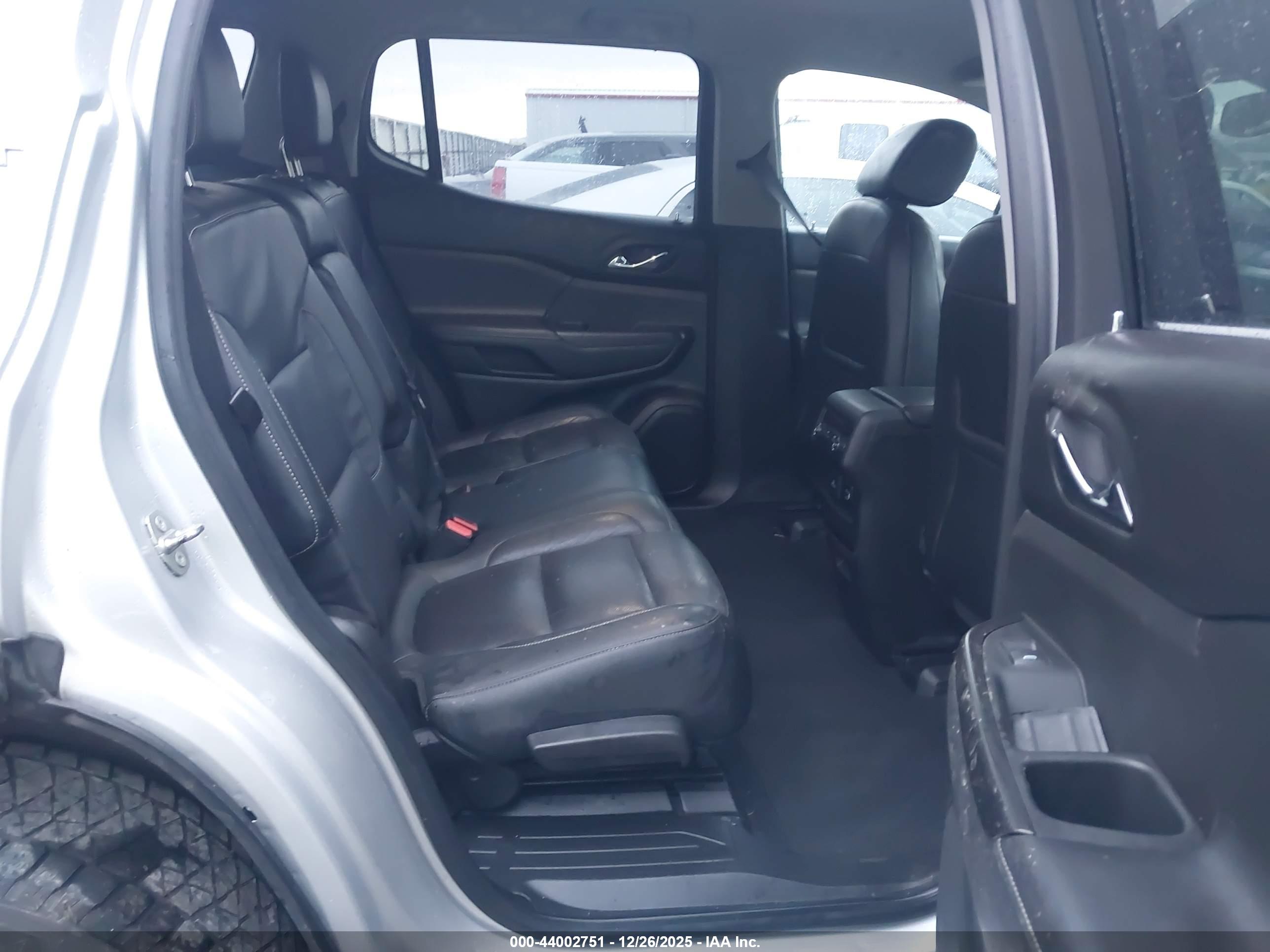 GMC ACADIA image 8