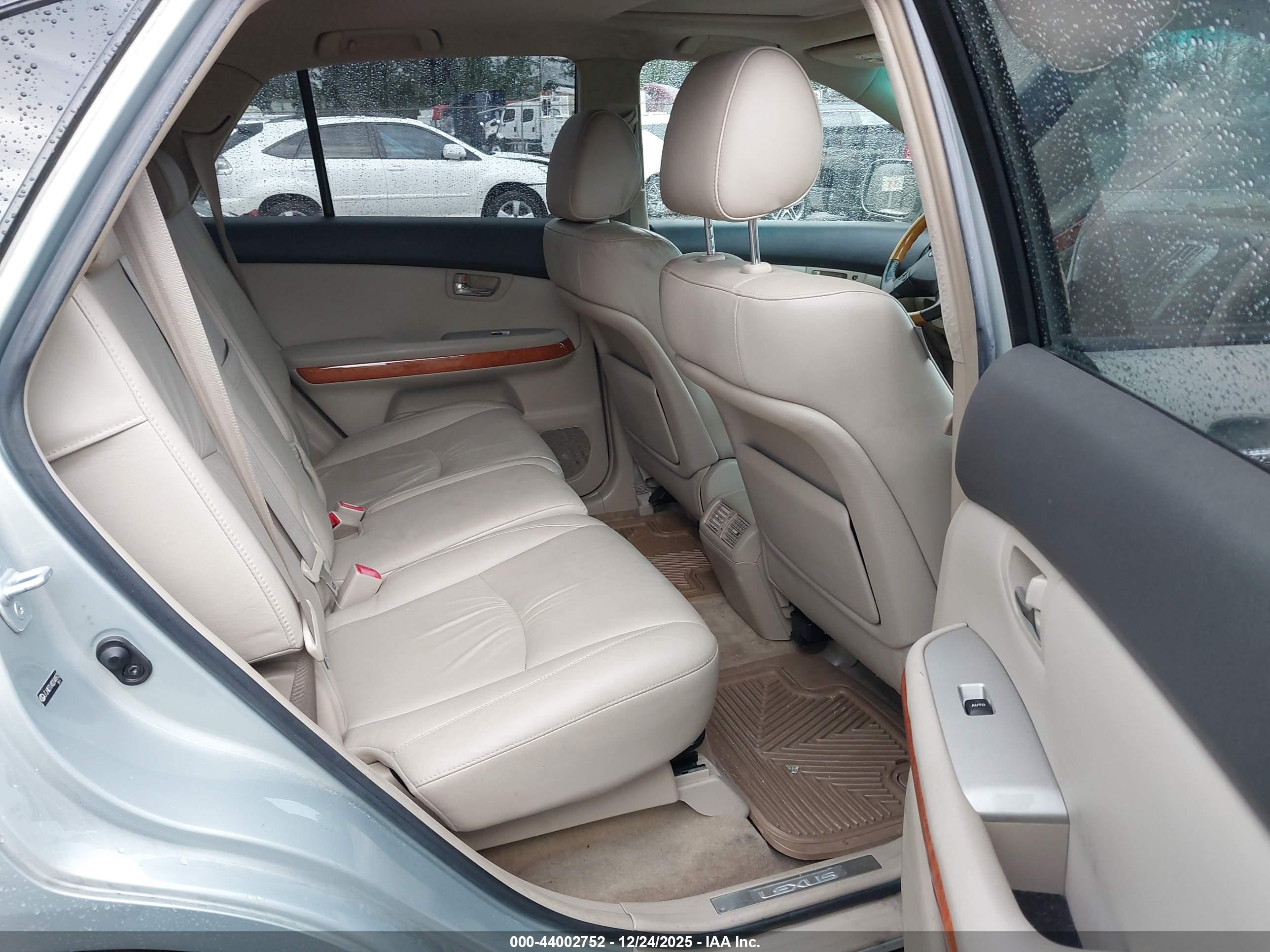 LEXUS RX image 8