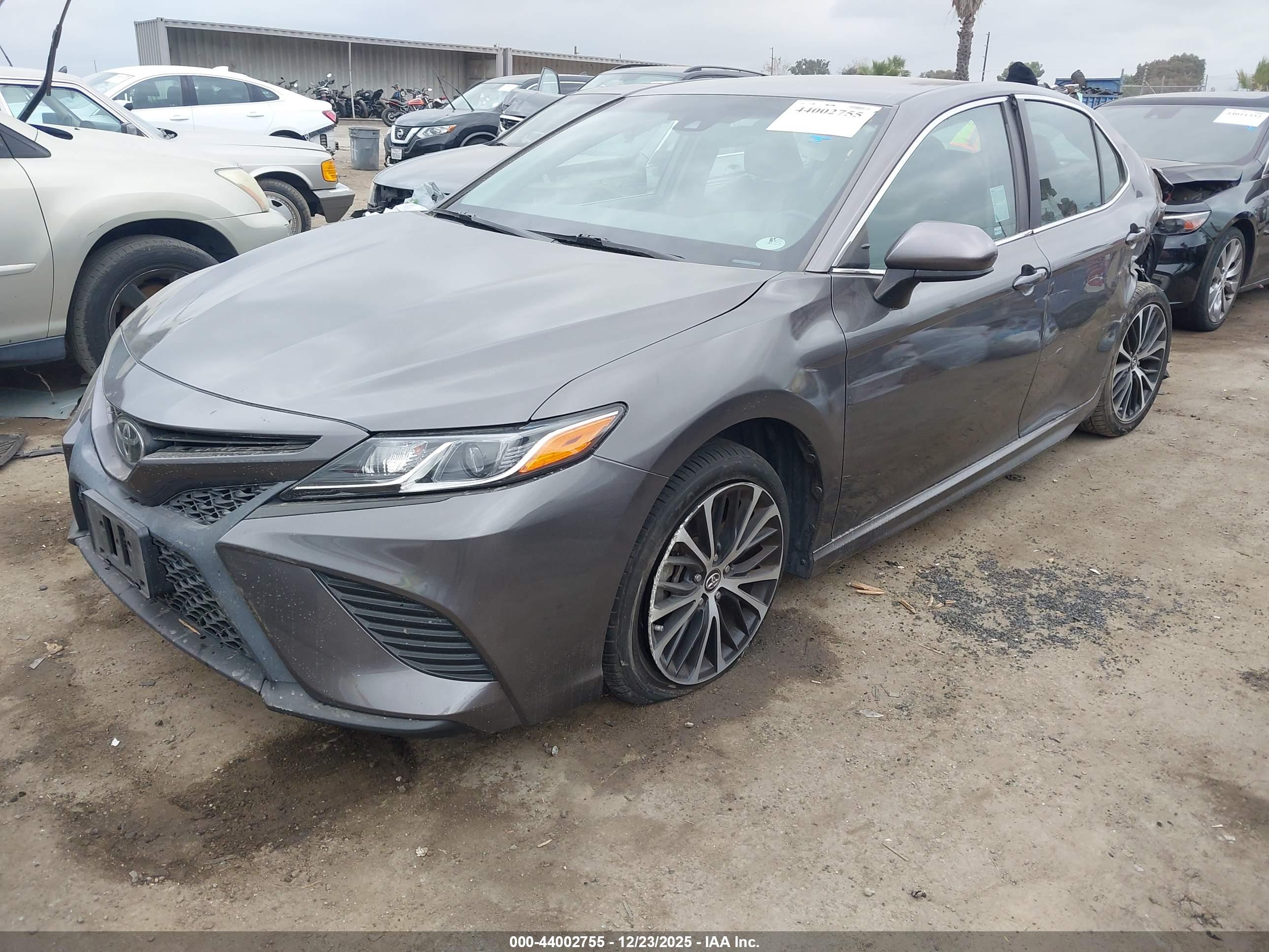 TOYOTA CAMRY image 2
