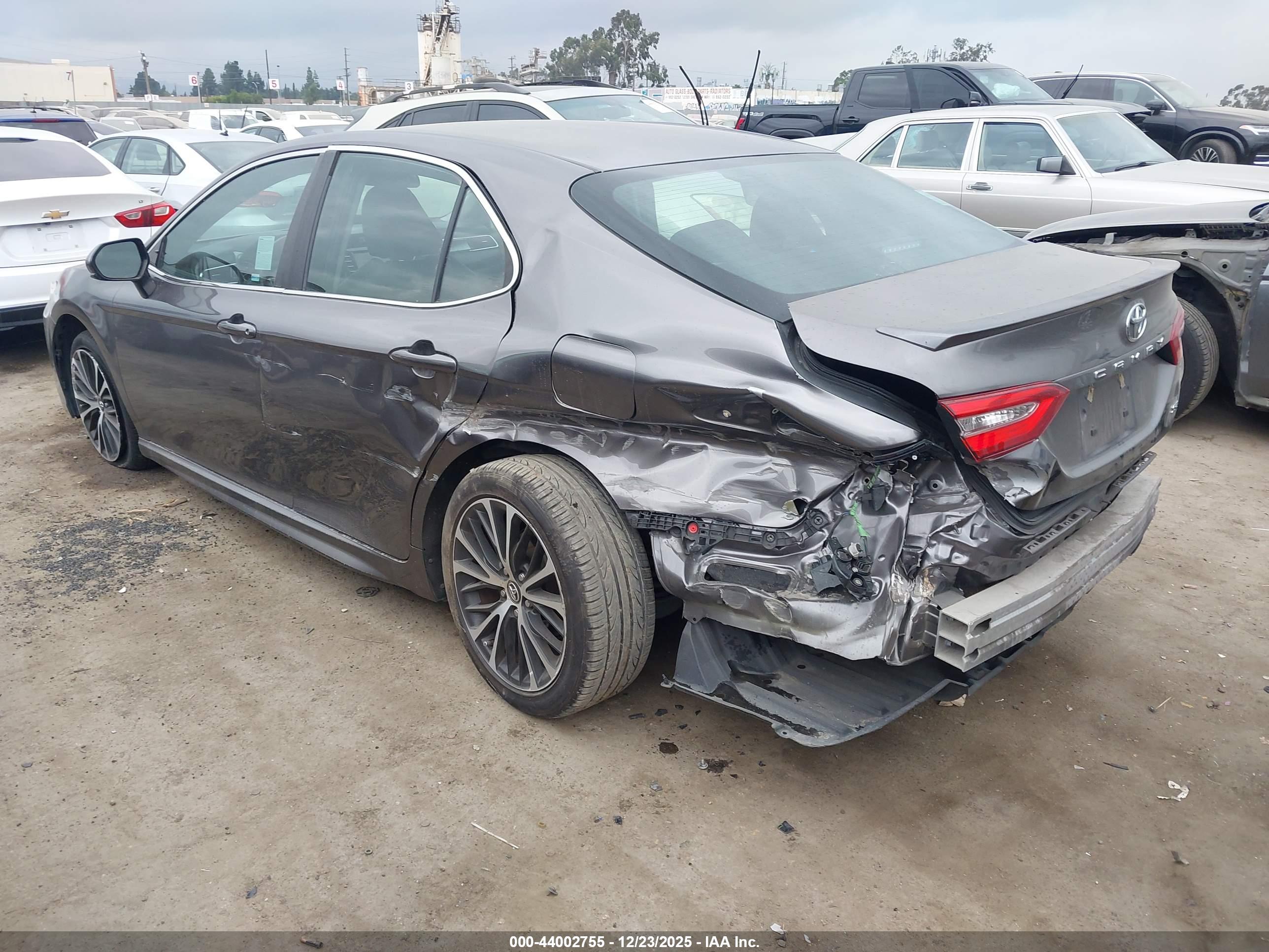 TOYOTA CAMRY image 3