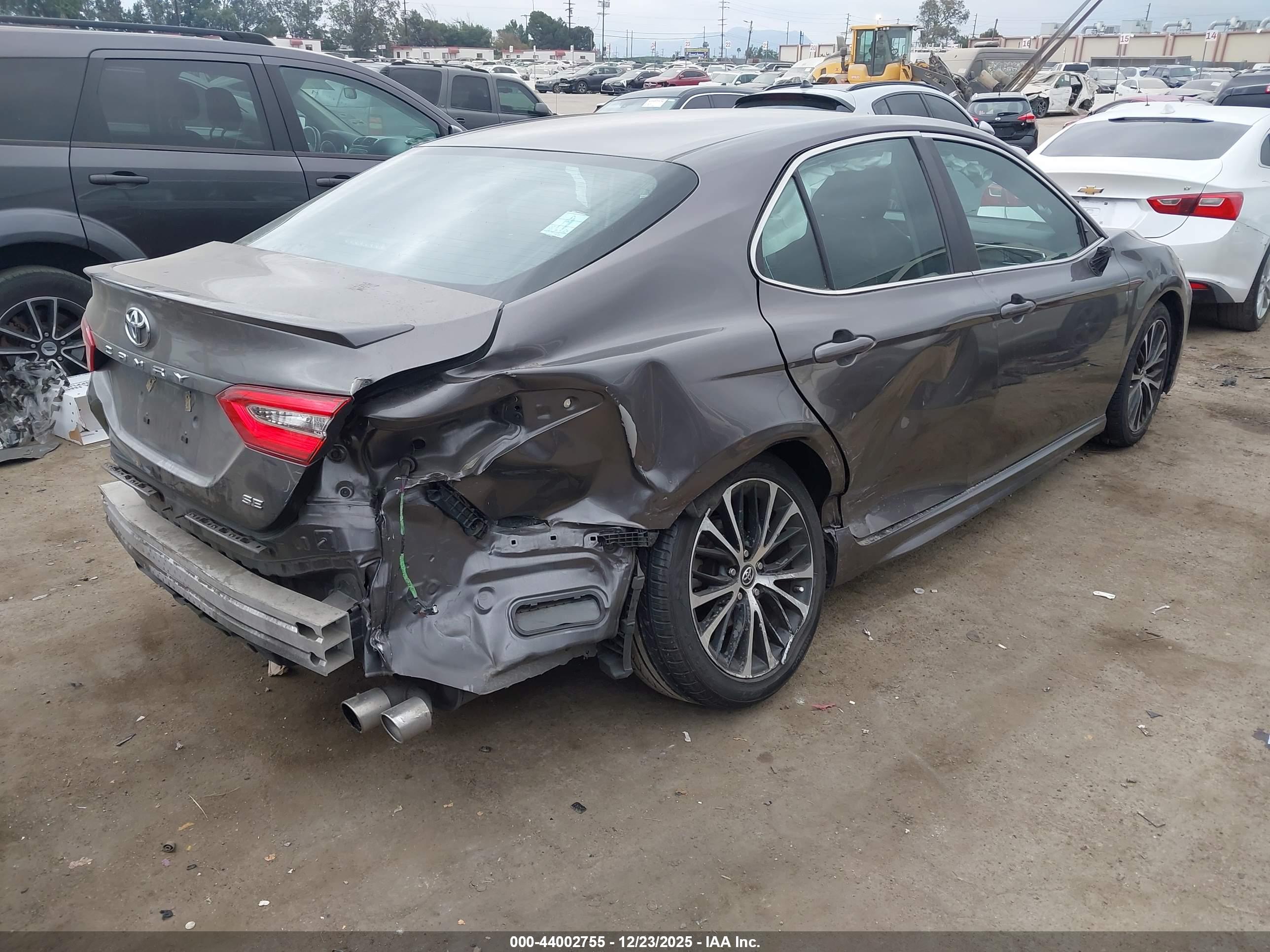 TOYOTA CAMRY image 4