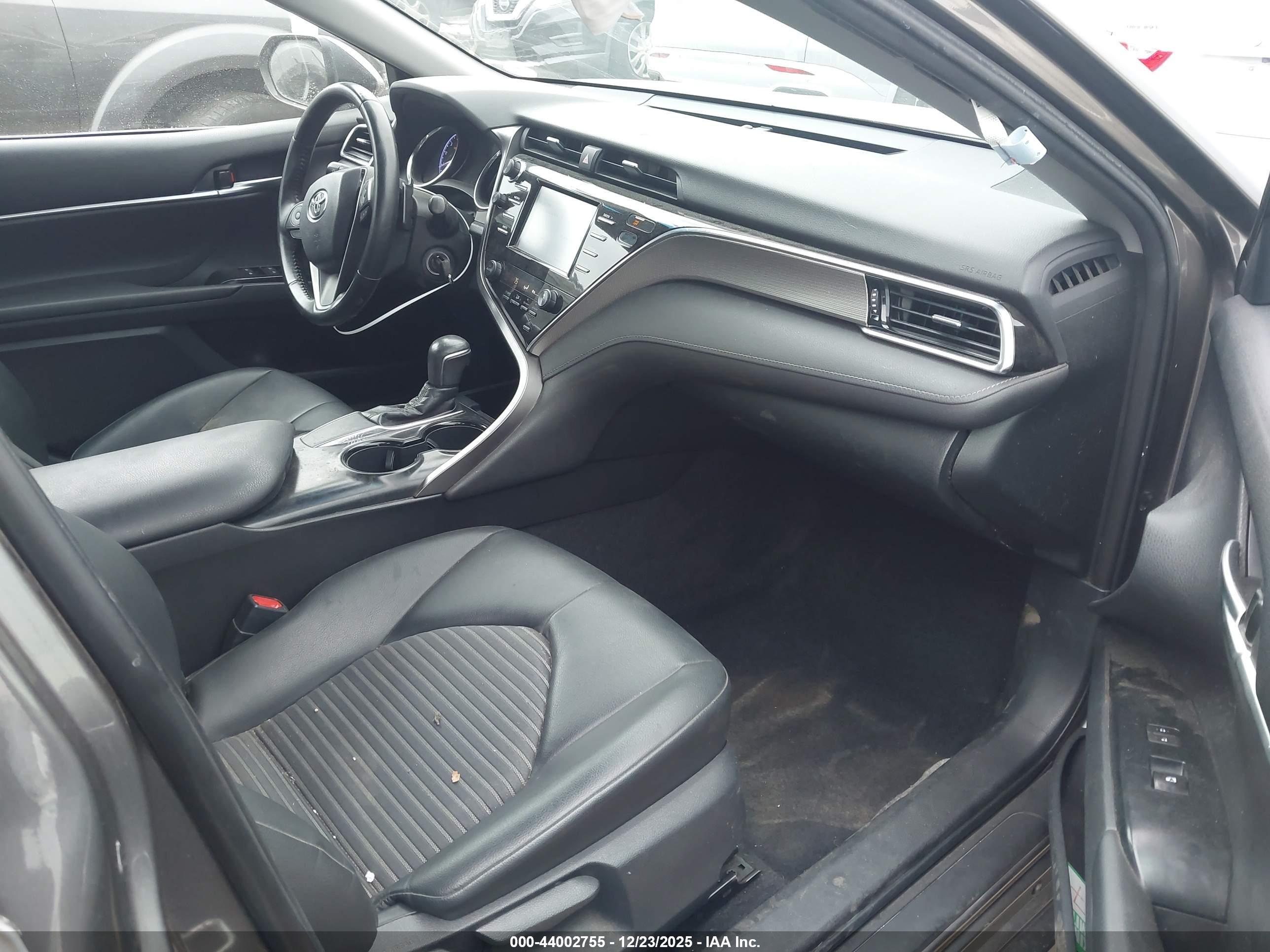 TOYOTA CAMRY image 5