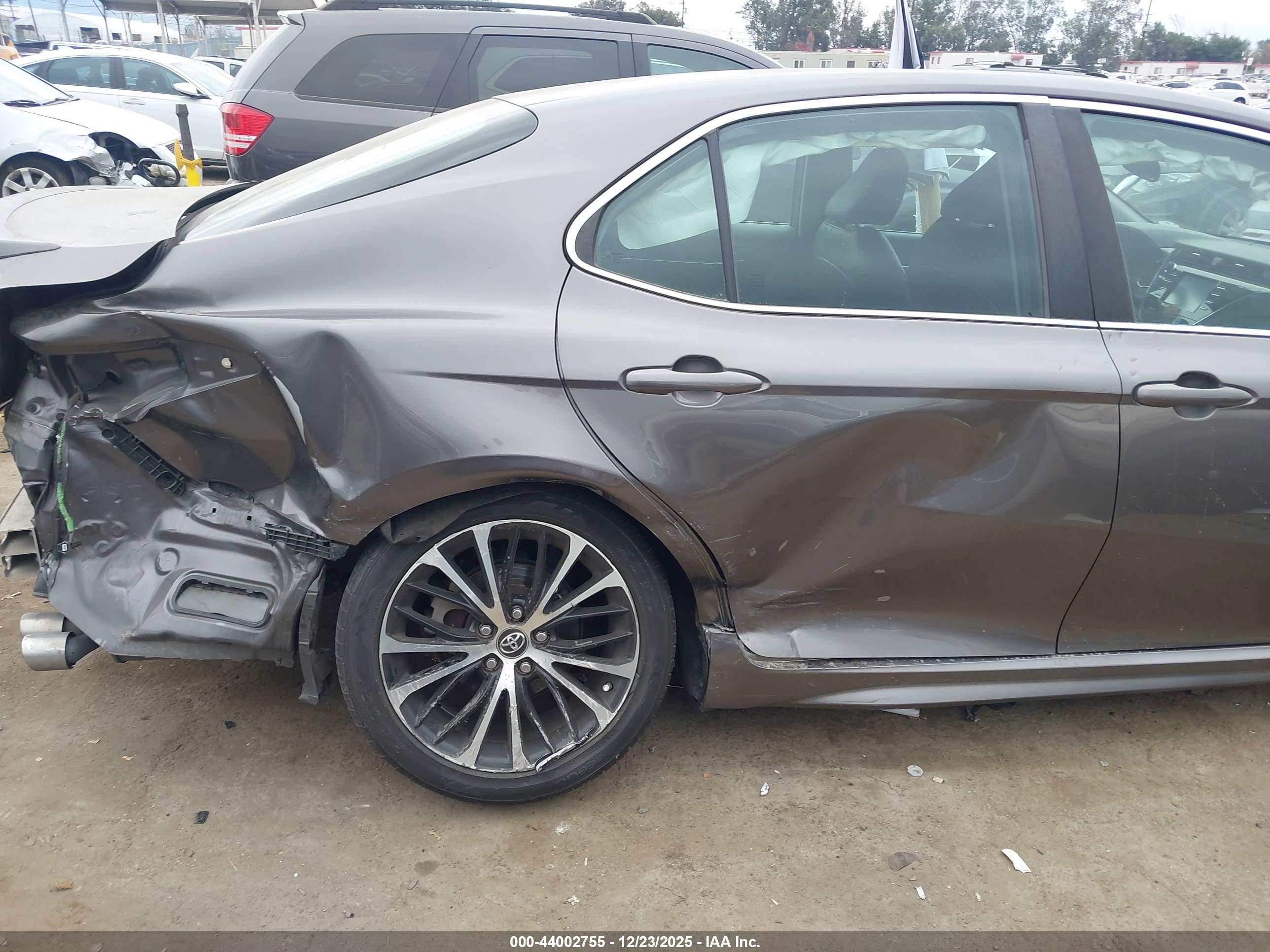 TOYOTA CAMRY image 6