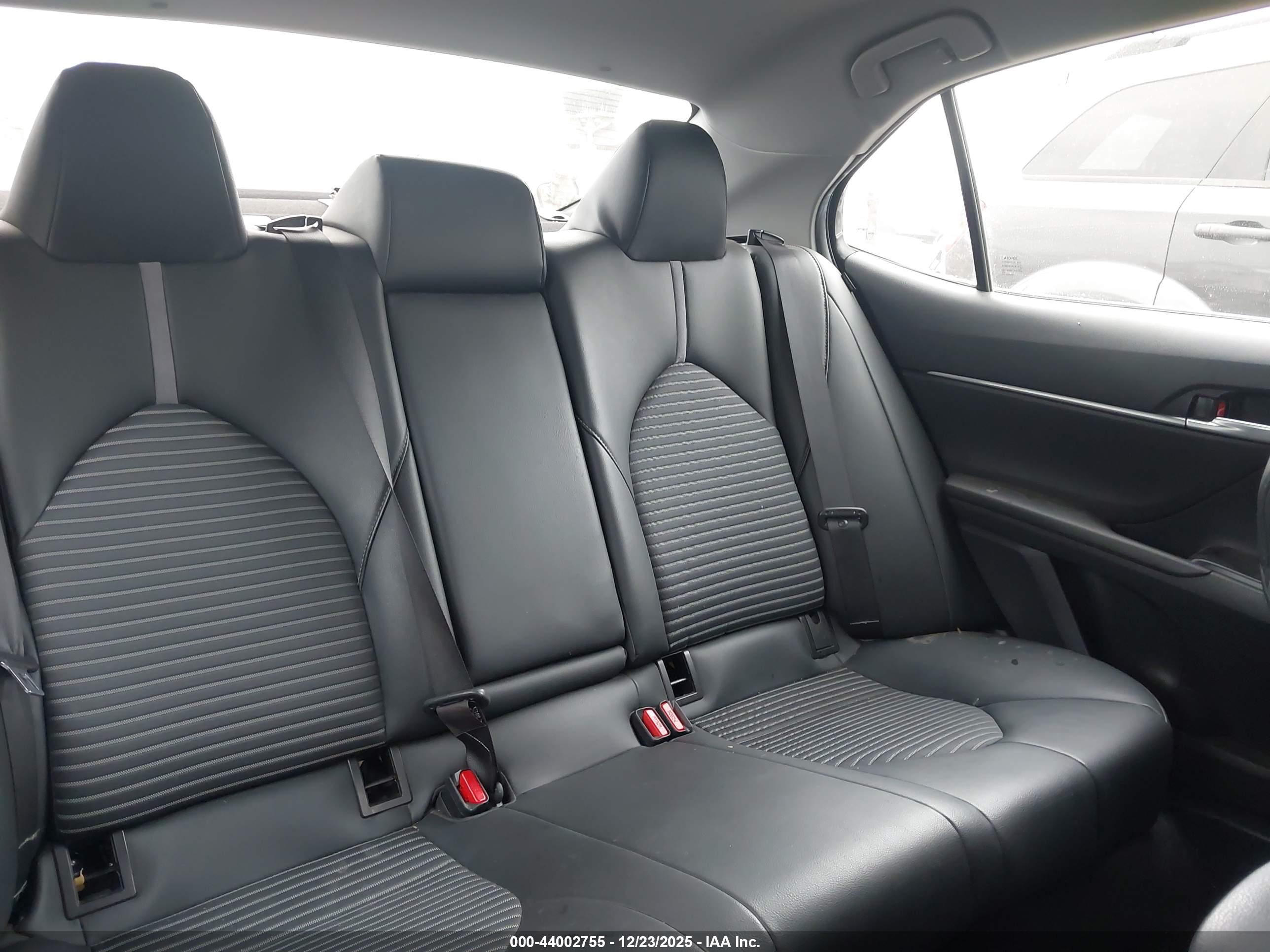TOYOTA CAMRY image 8