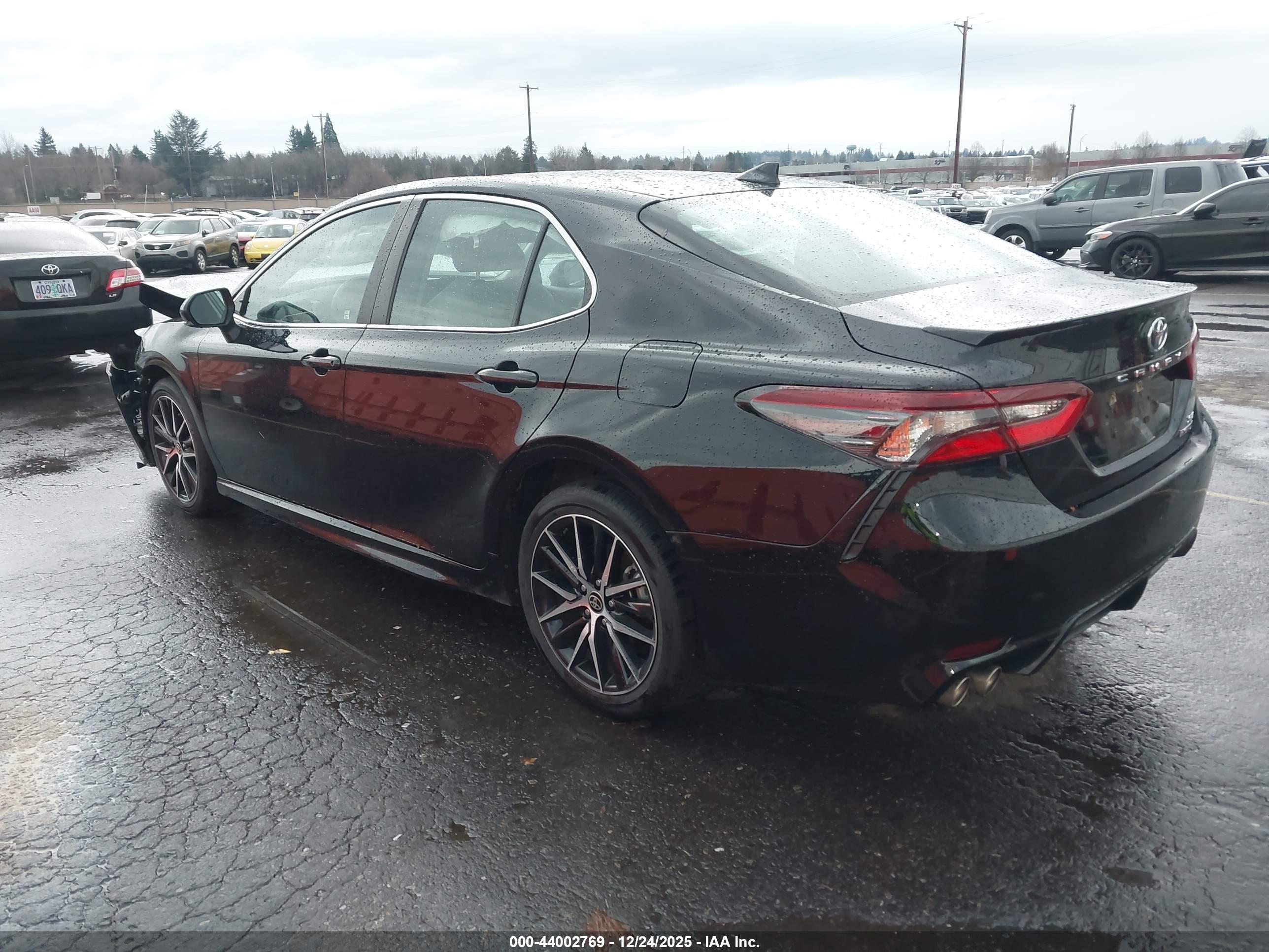TOYOTA CAMRY image 3