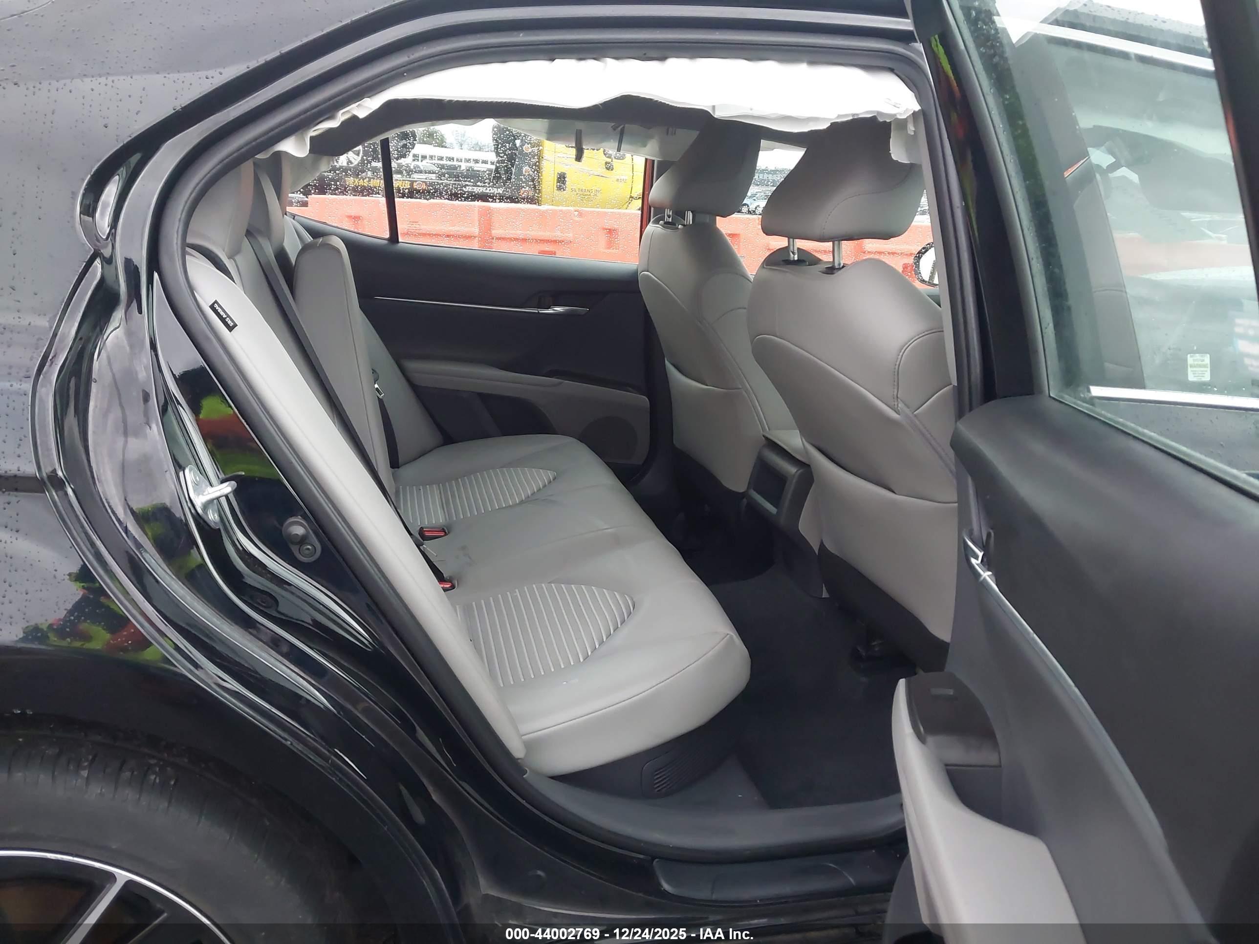 TOYOTA CAMRY image 8