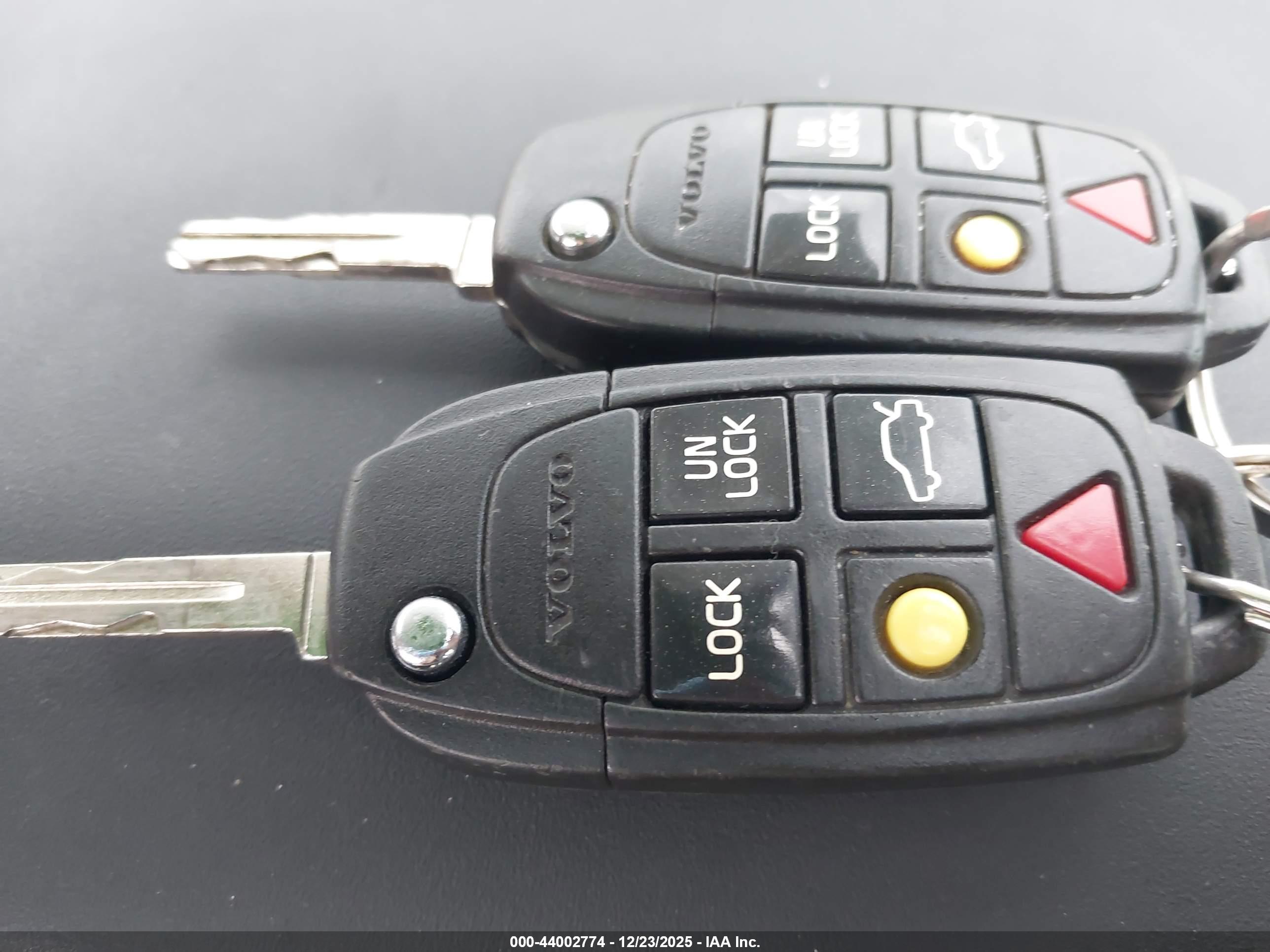 VOLVO S60 image 11