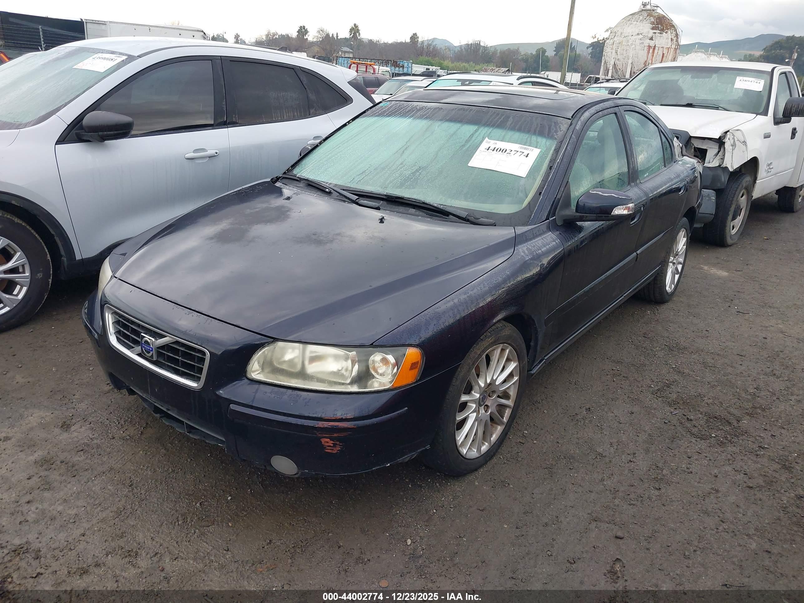 VOLVO S60 image 2