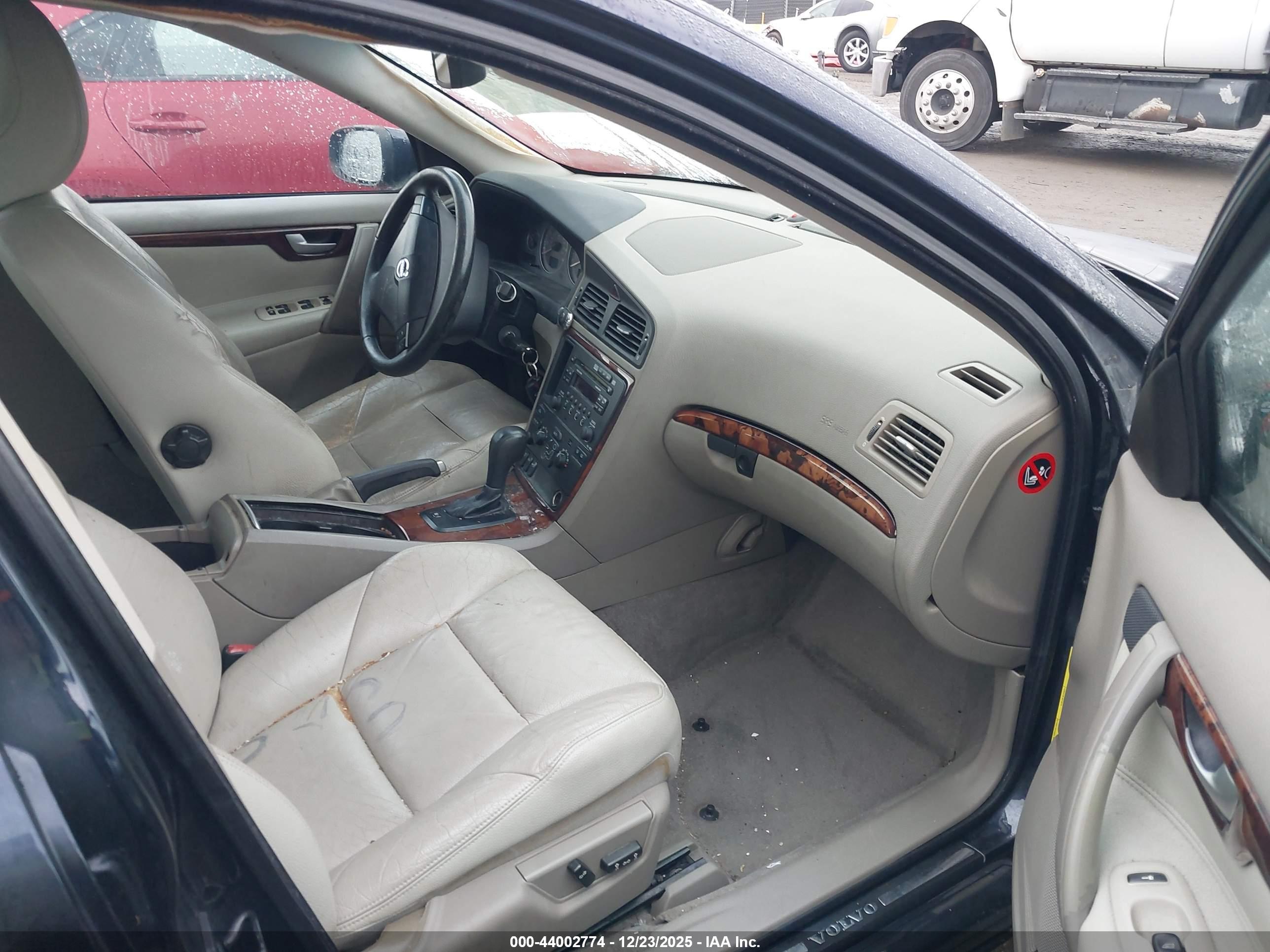 VOLVO S60 image 5