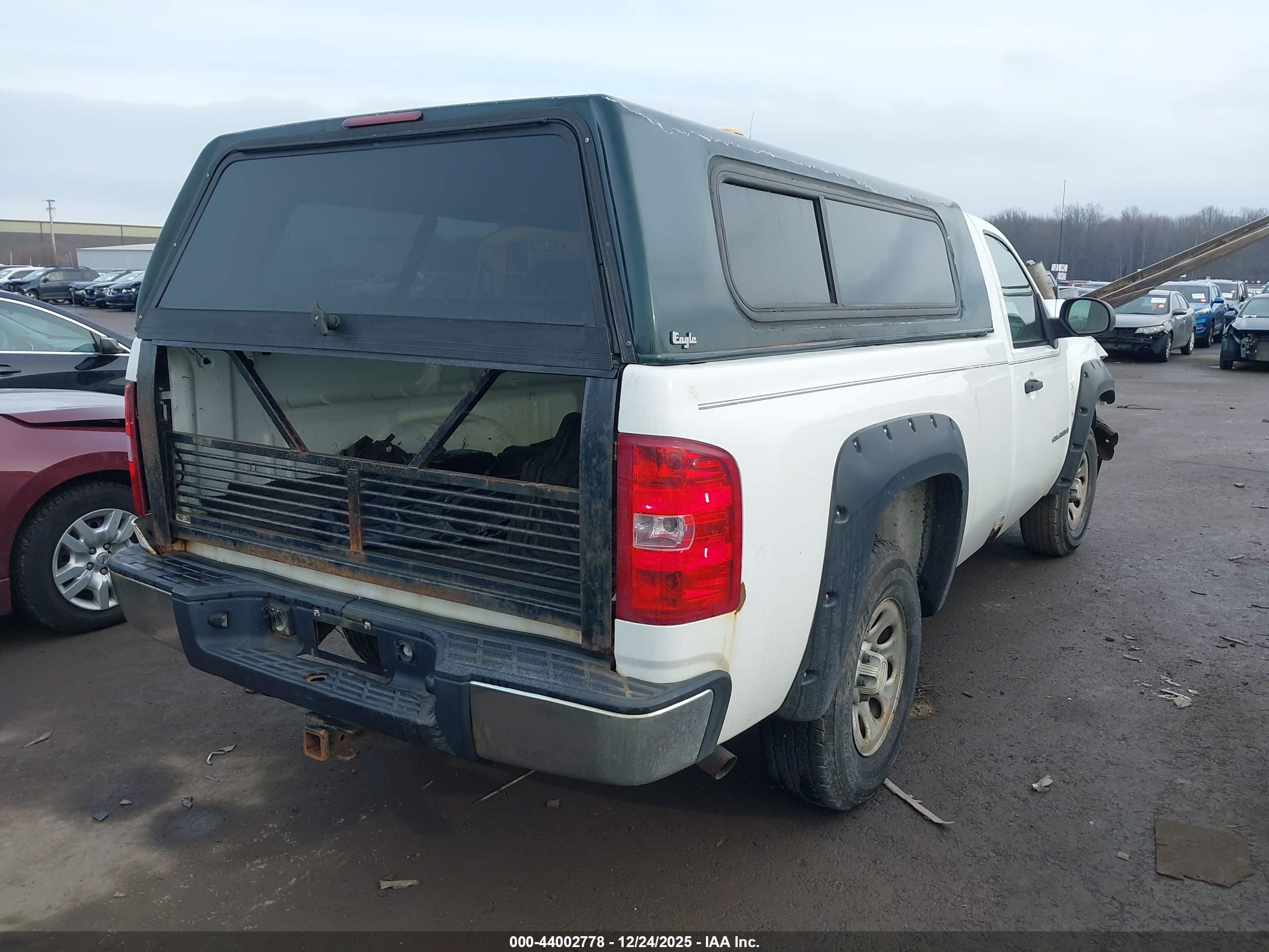 CHEVROLET SILVERADO image 4