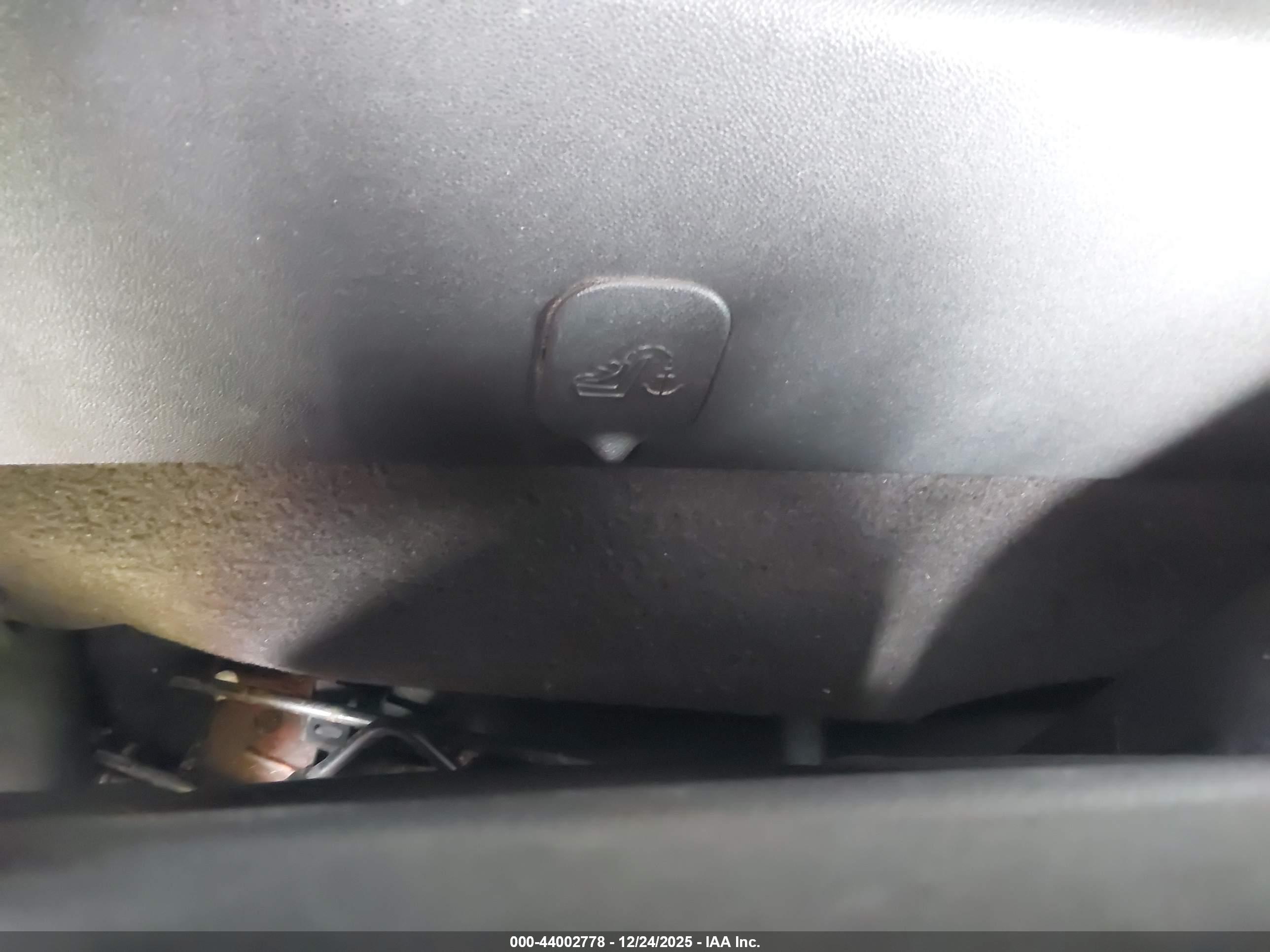 CHEVROLET SILVERADO image 8