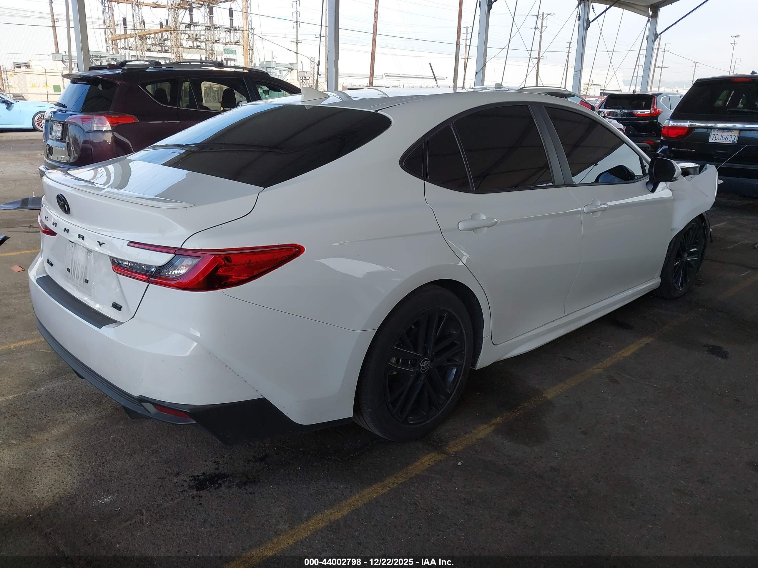 TOYOTA CAMRY image 4