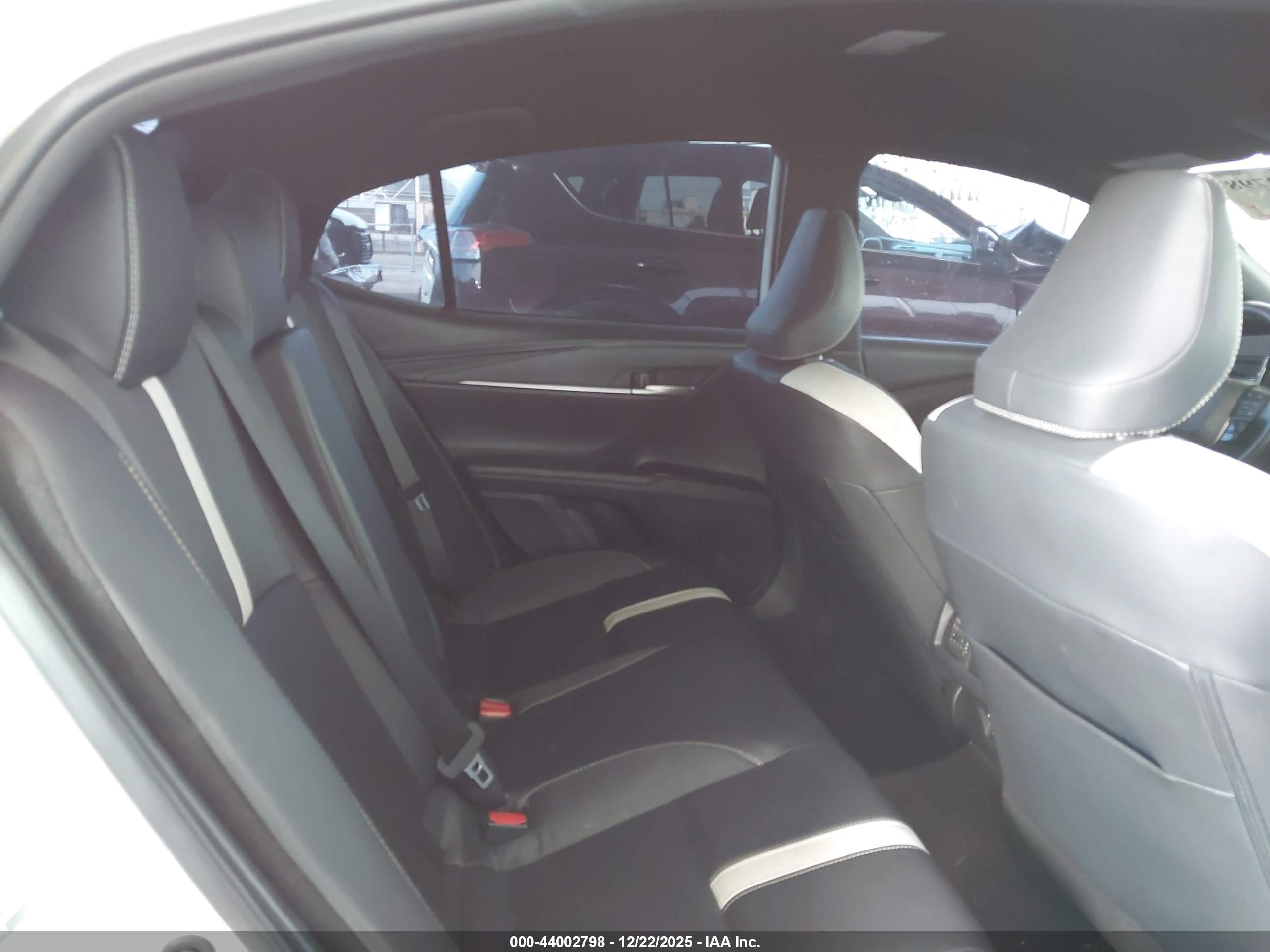 TOYOTA CAMRY image 8