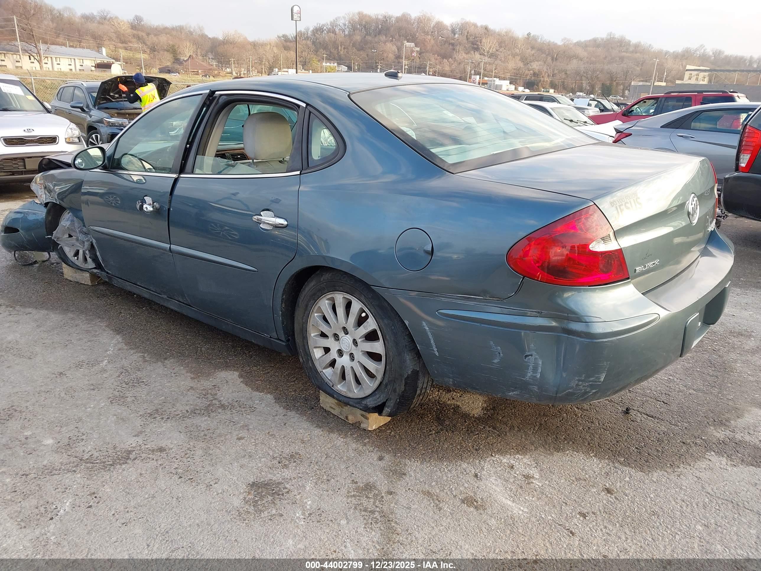 BUICK LACROSSE image 3