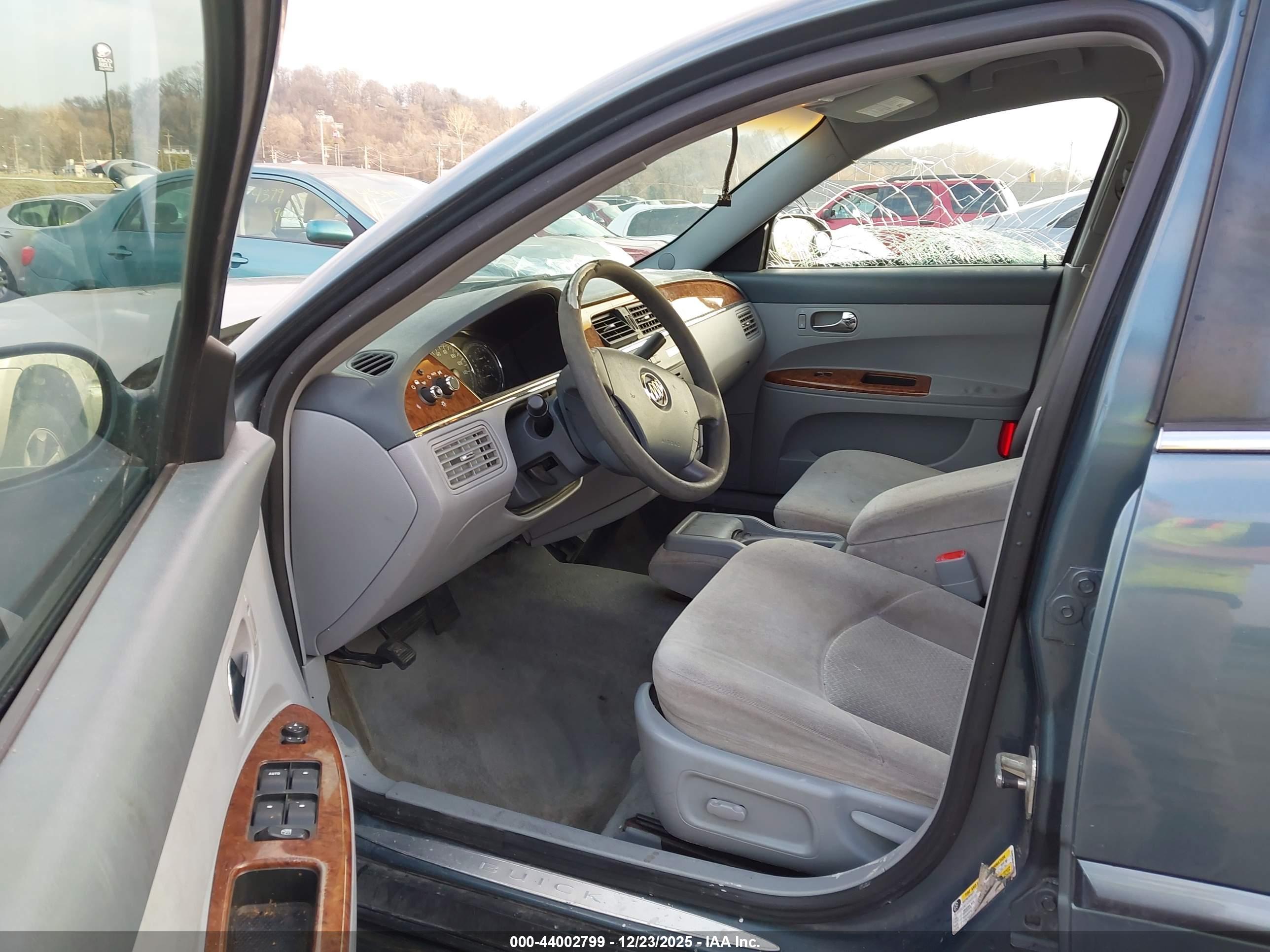 BUICK LACROSSE image 5