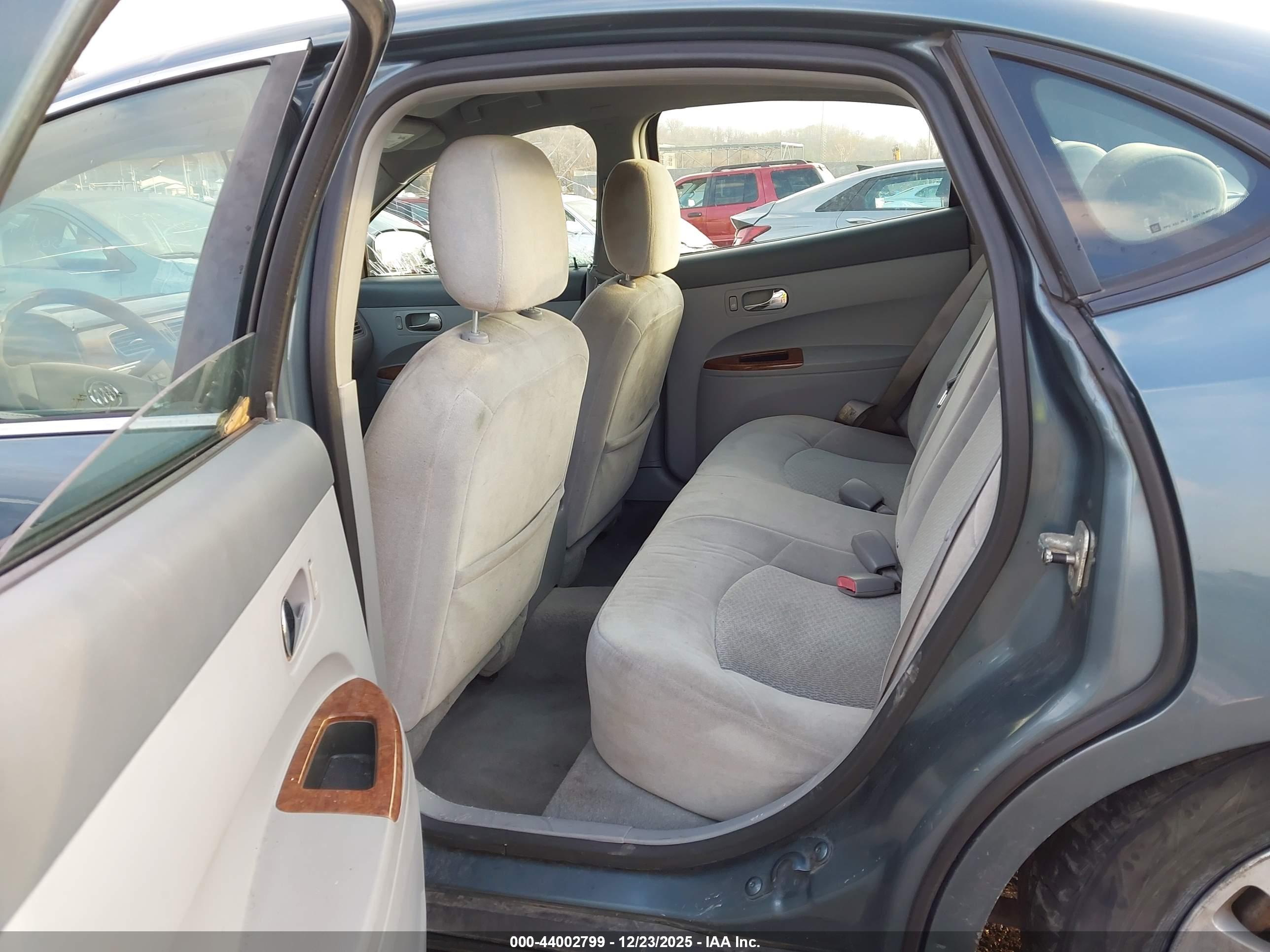 BUICK LACROSSE image 8
