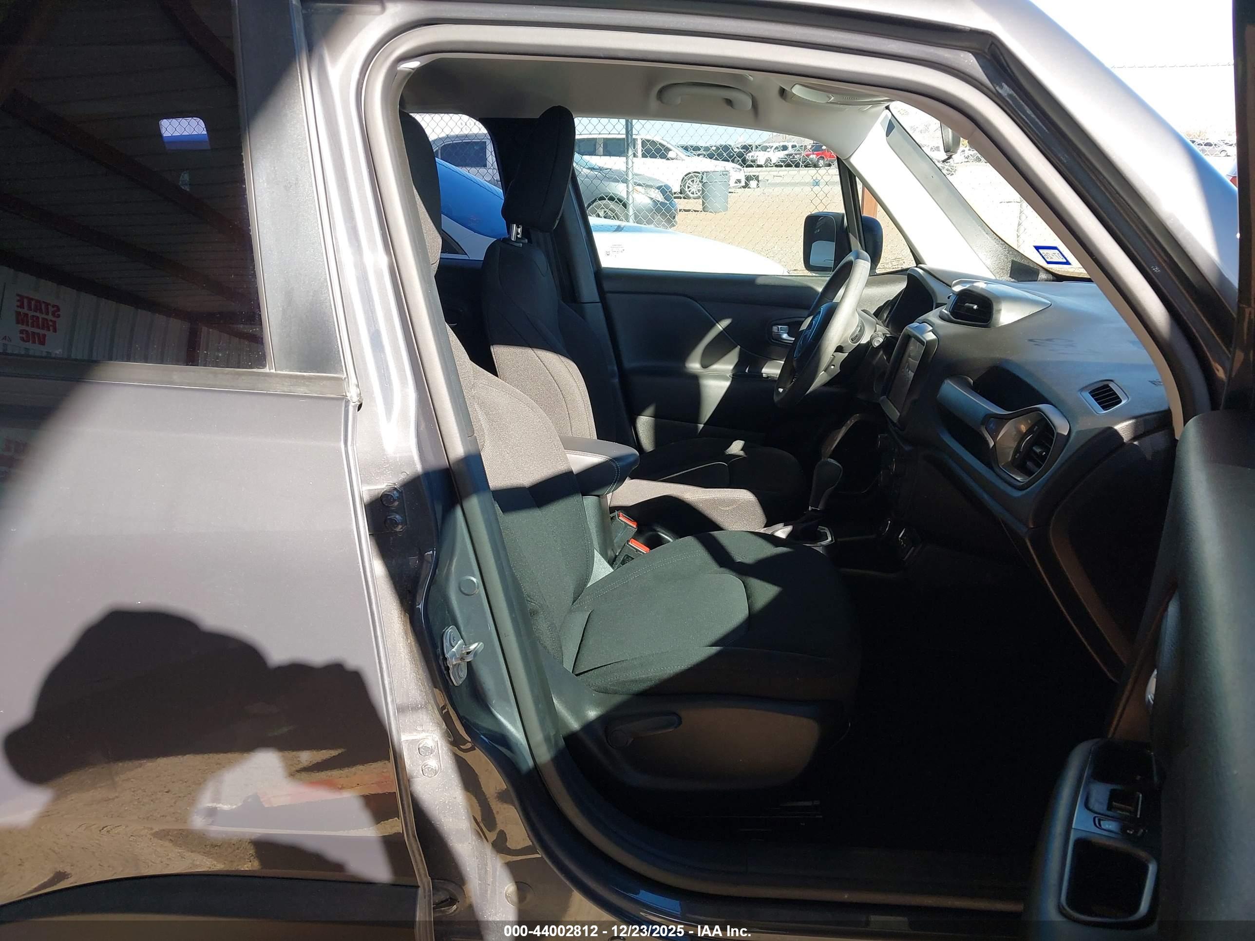 JEEP RENEGADE image 5