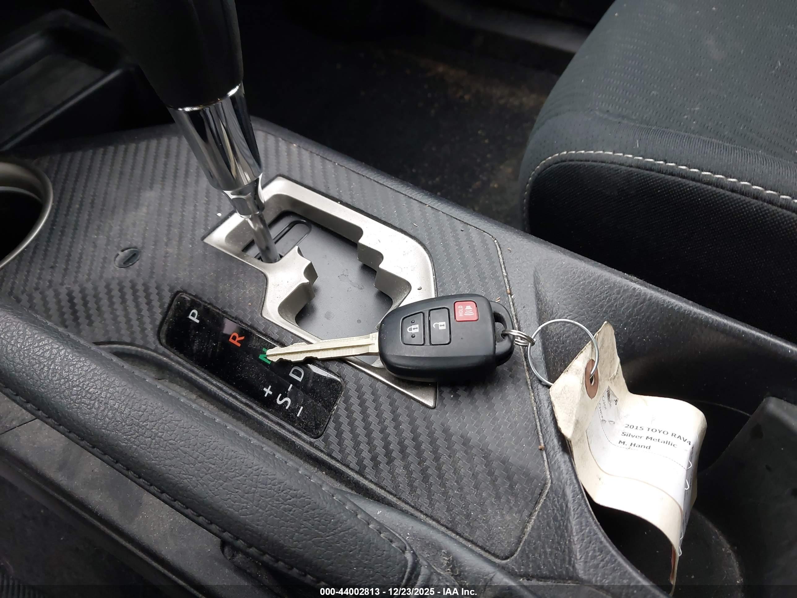 TOYOTA RAV4 image 11