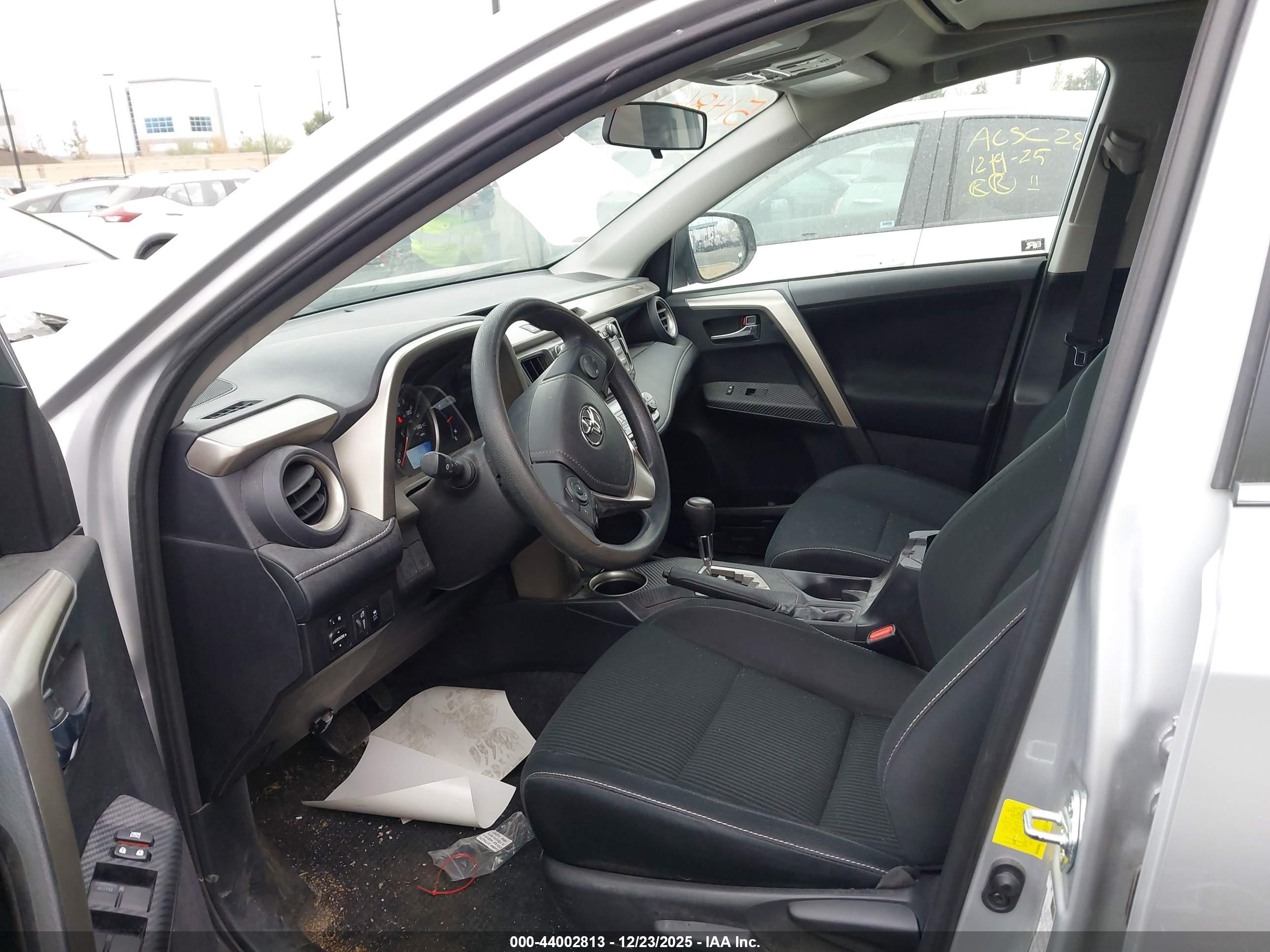 TOYOTA RAV4 image 5