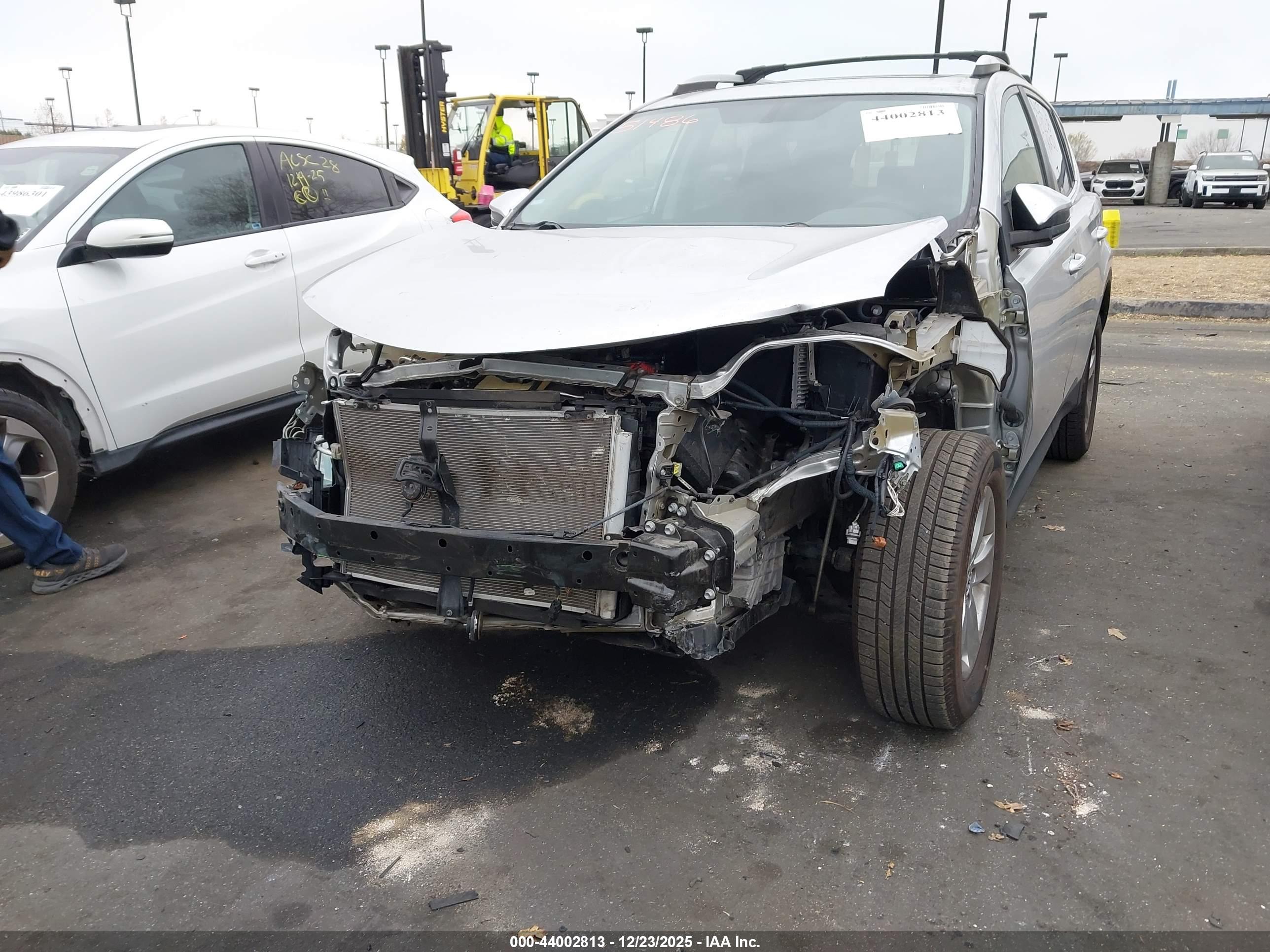 TOYOTA RAV4 image 6