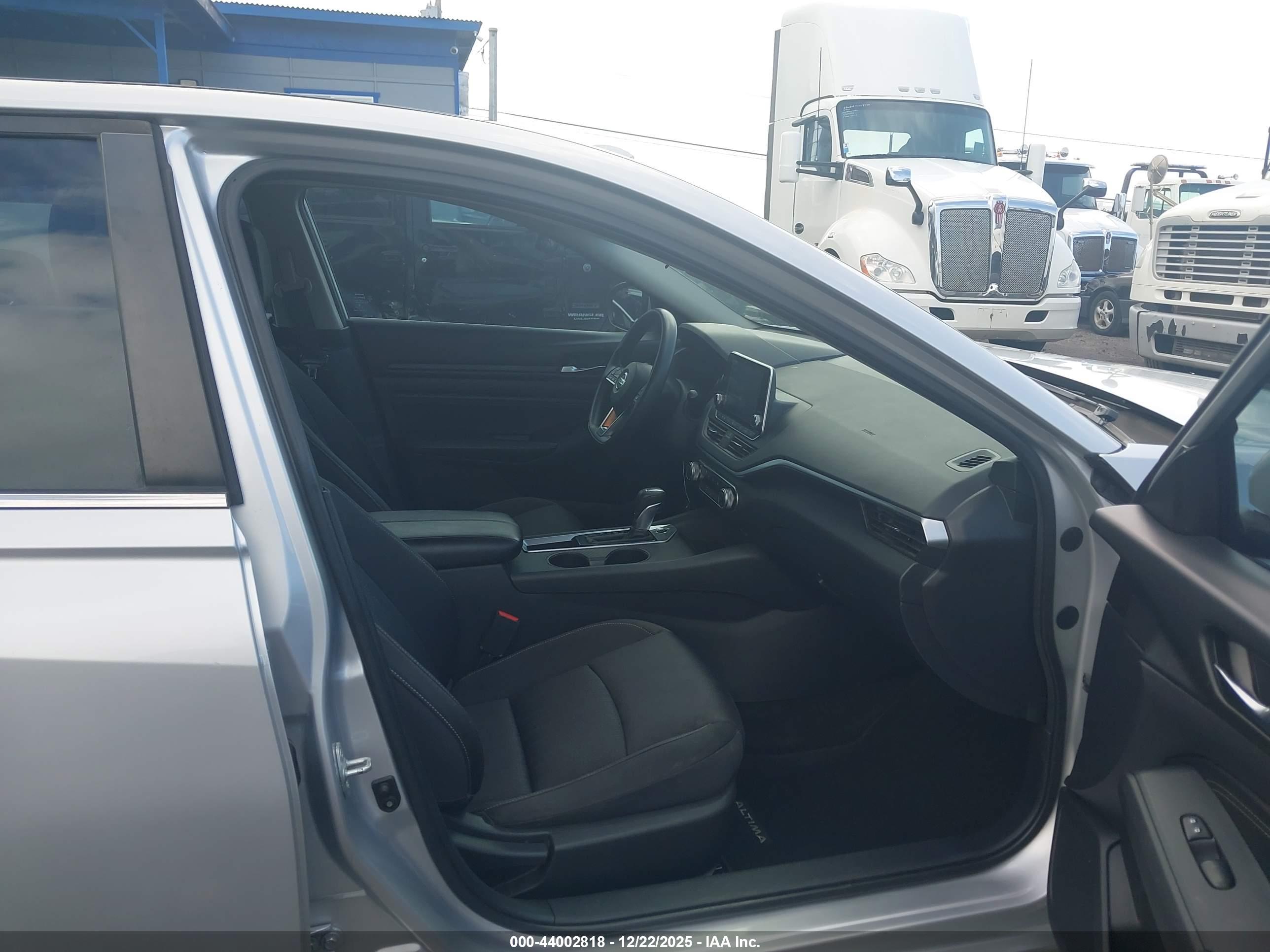 NISSAN ALTIMA image 5