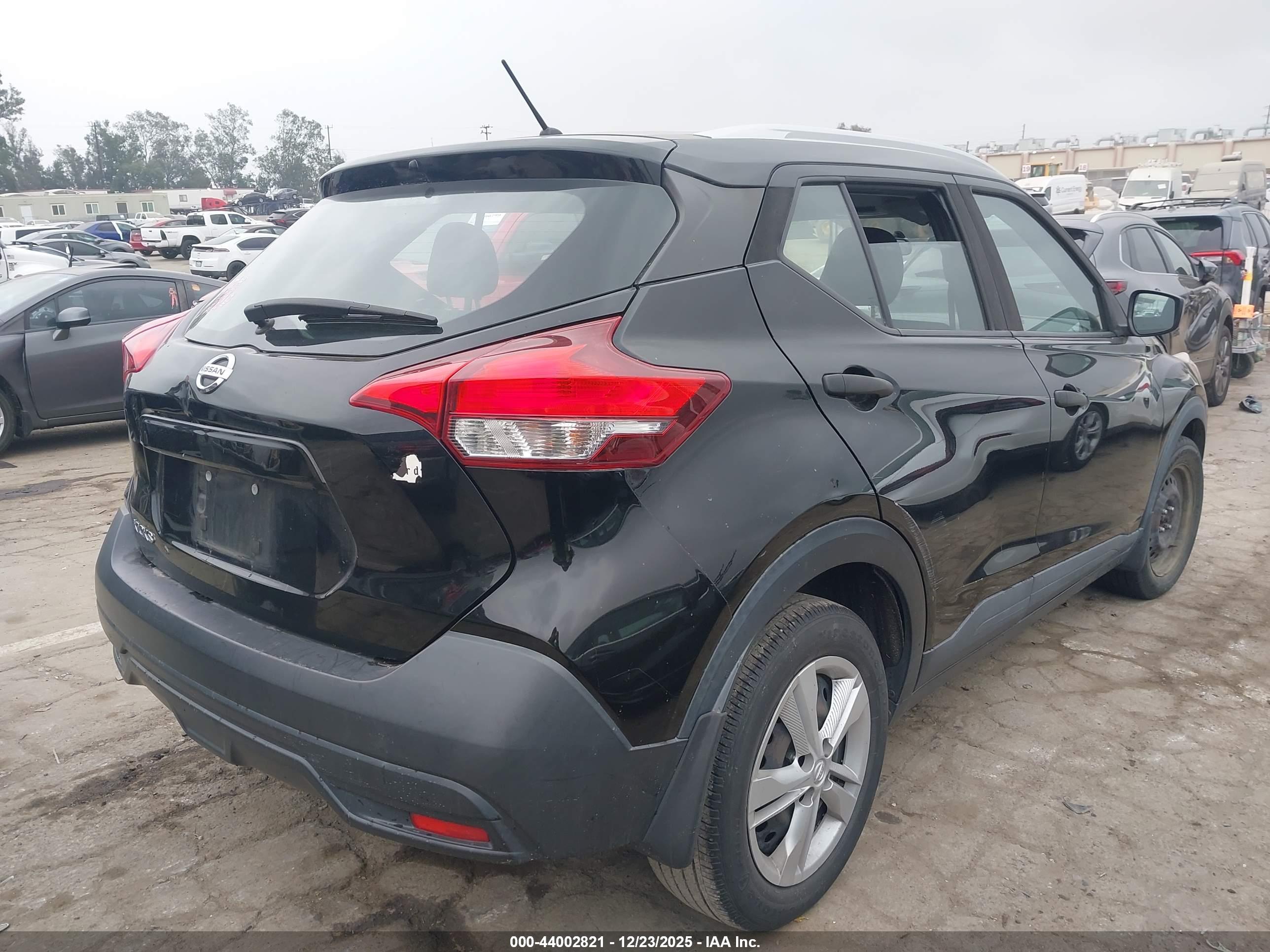 NISSAN KICKS image 4
