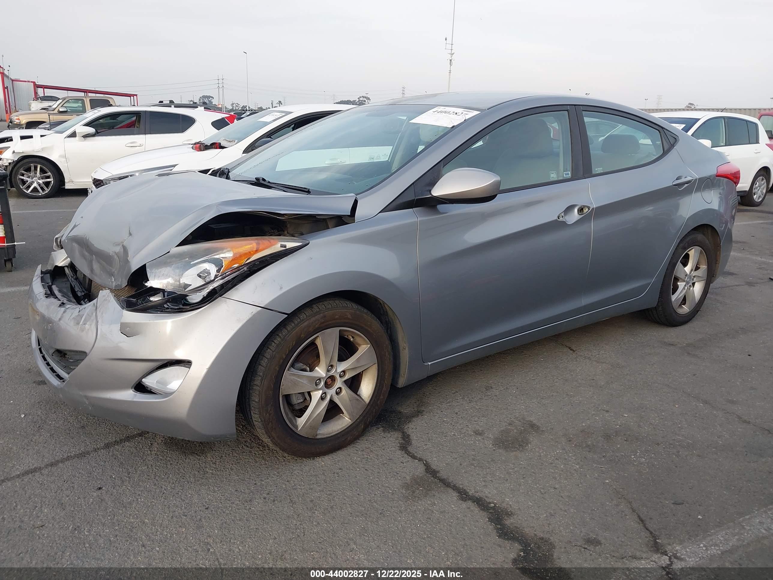 HYUNDAI ELANTRA image 2