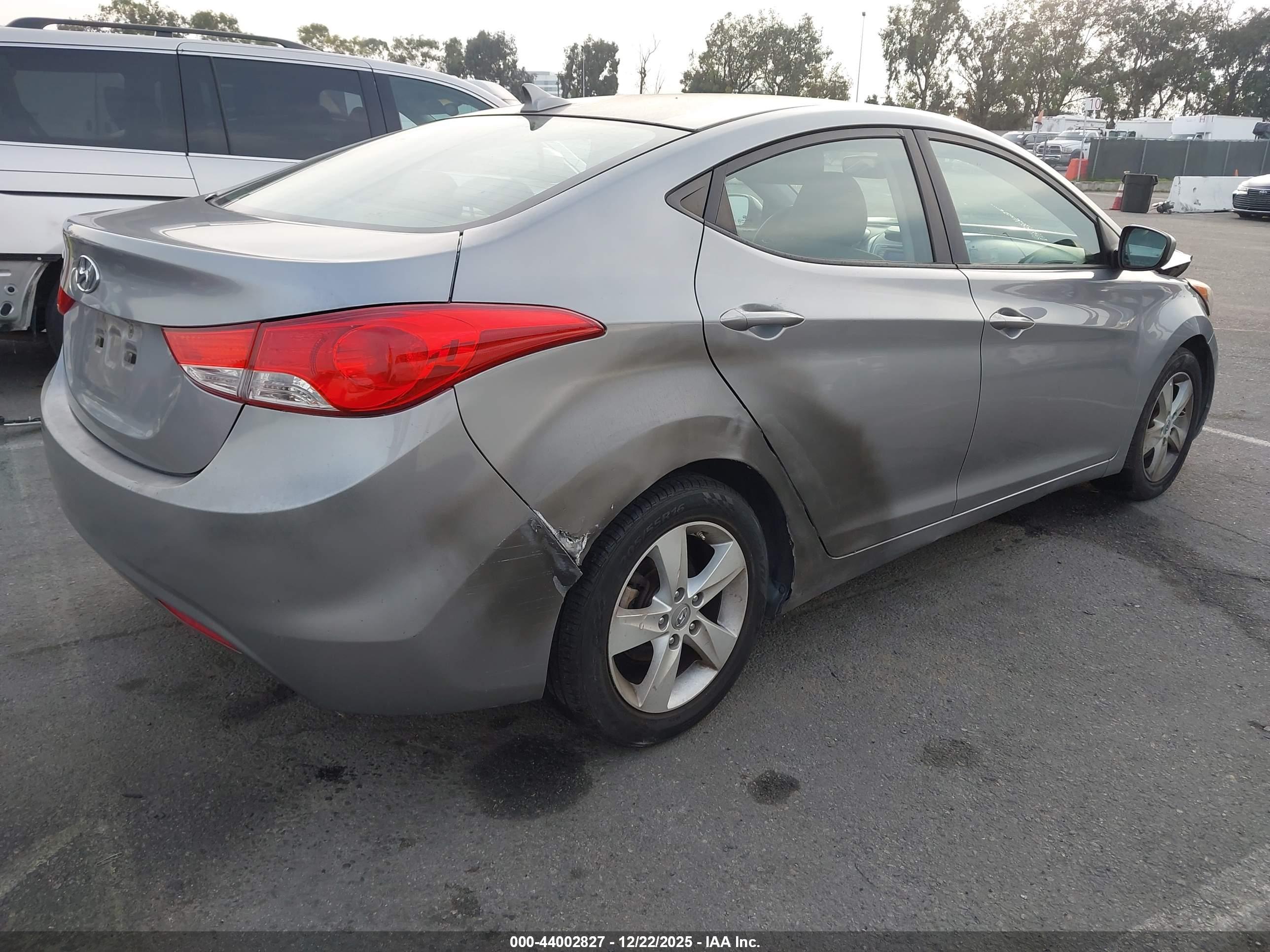 HYUNDAI ELANTRA image 4