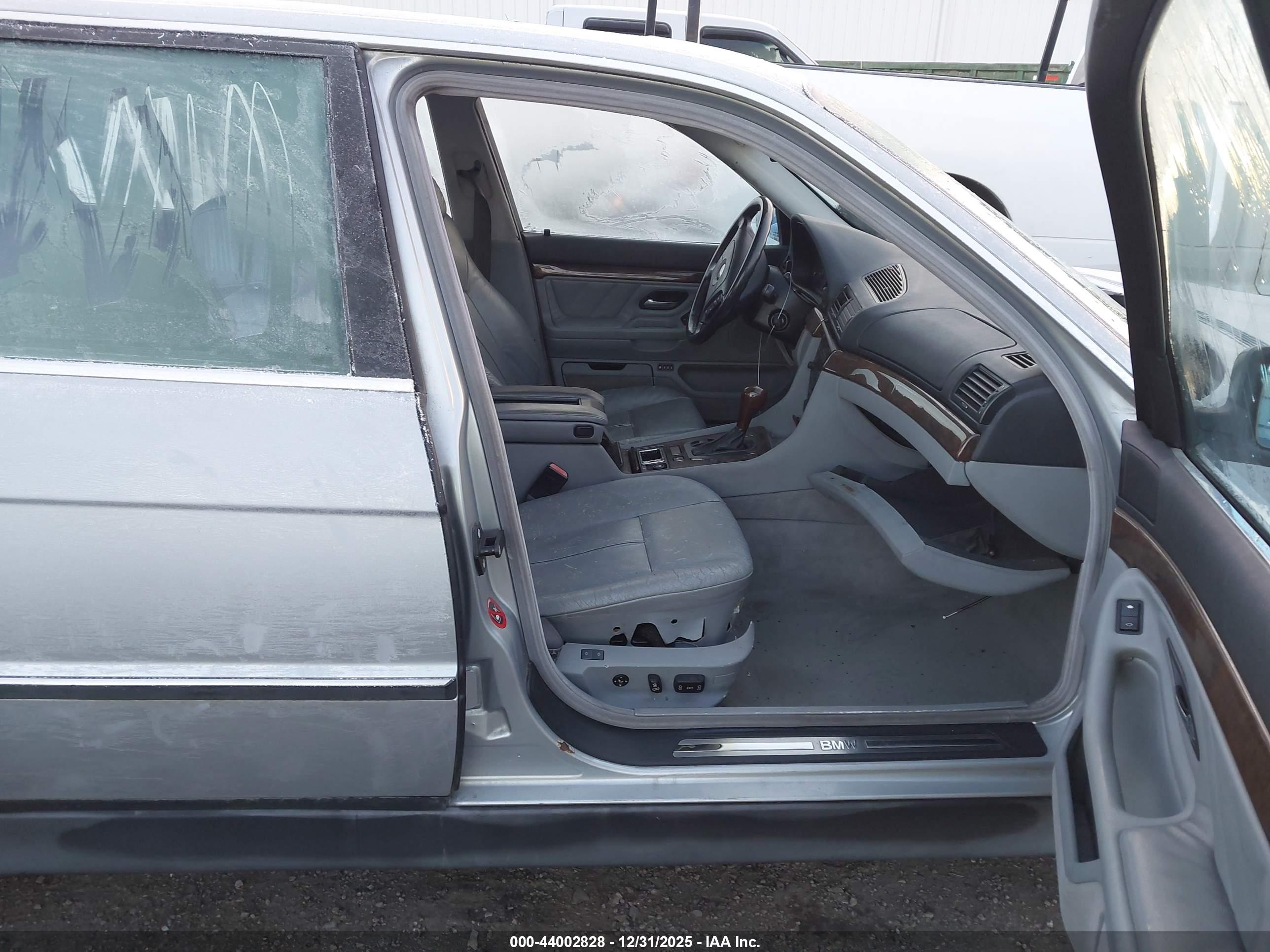 BMW 740IL image 5